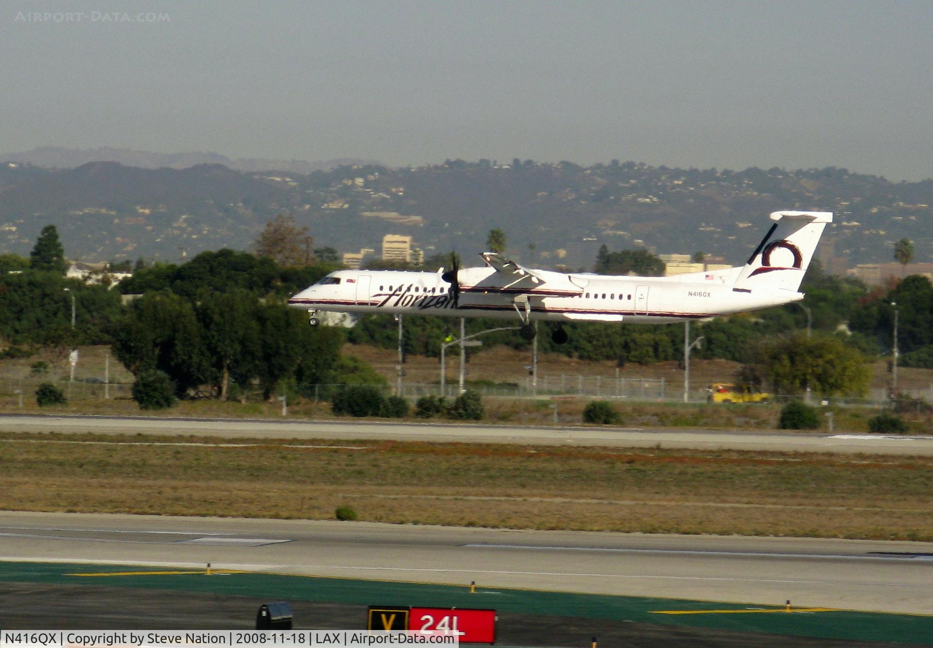 N416QX, 2001 Bombardier DHC-8-402 Dash 8 C/N 4083, Horizon 2001 Bombardier DHC-8-402 landing in haze