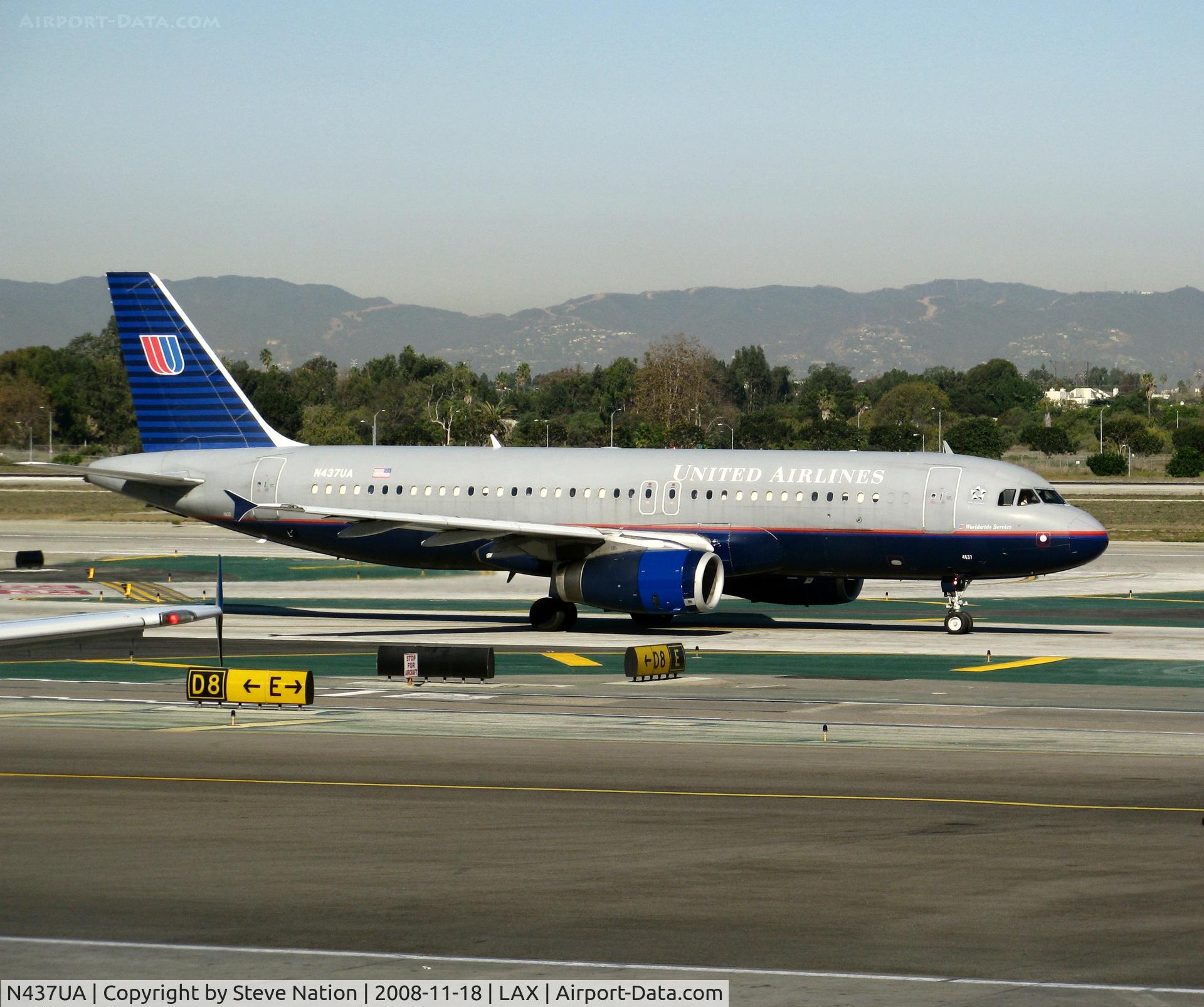 N437UA, 1997 Airbus A320-232 C/N 655, United 1997 Airbus A320-232 in older colors taxiing