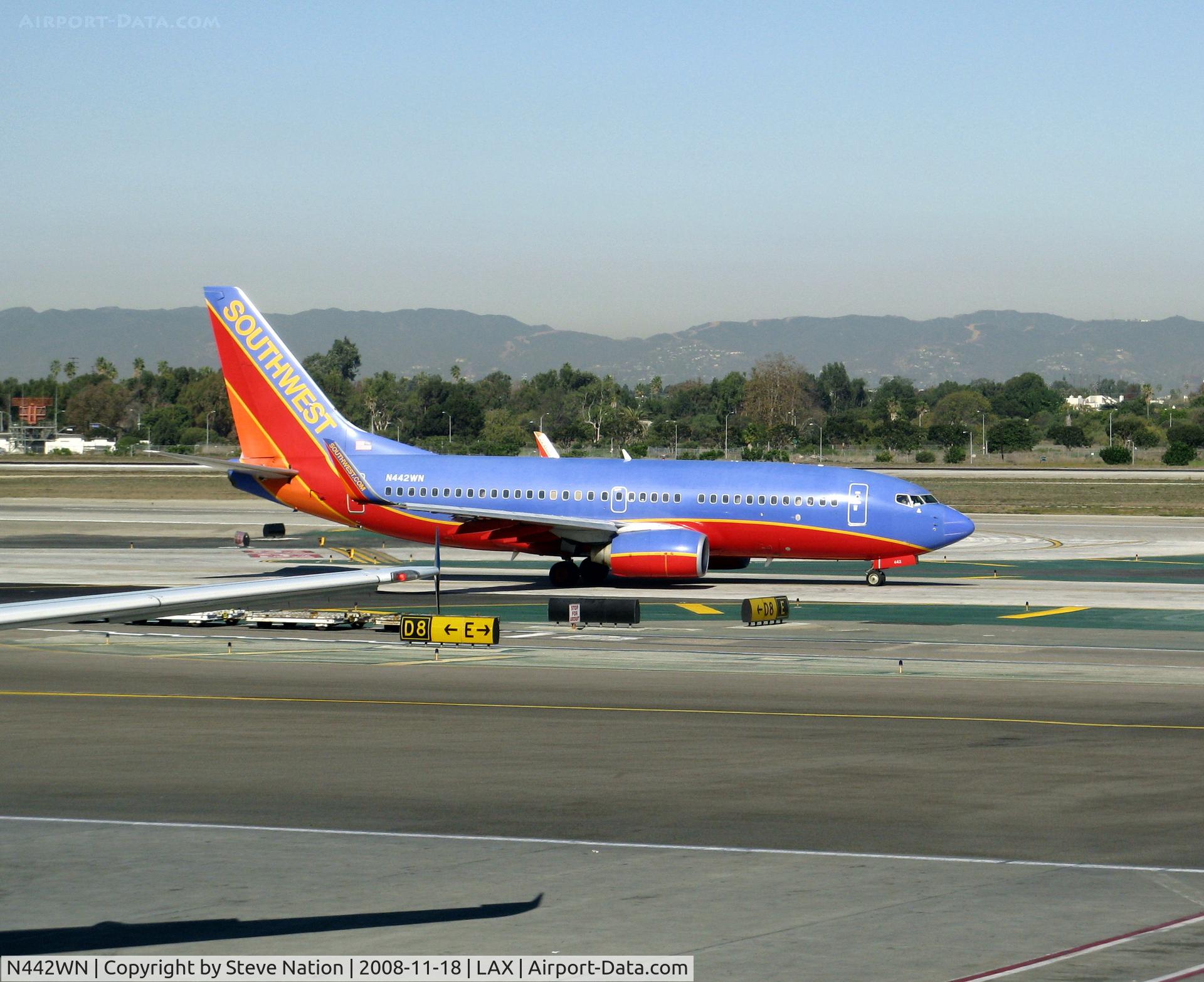 N442WN, 2003 Boeing 737-7H4 C/N 32459, Southwest 2003 Boeing 737-7H4 in new colors w/winglets taxiing