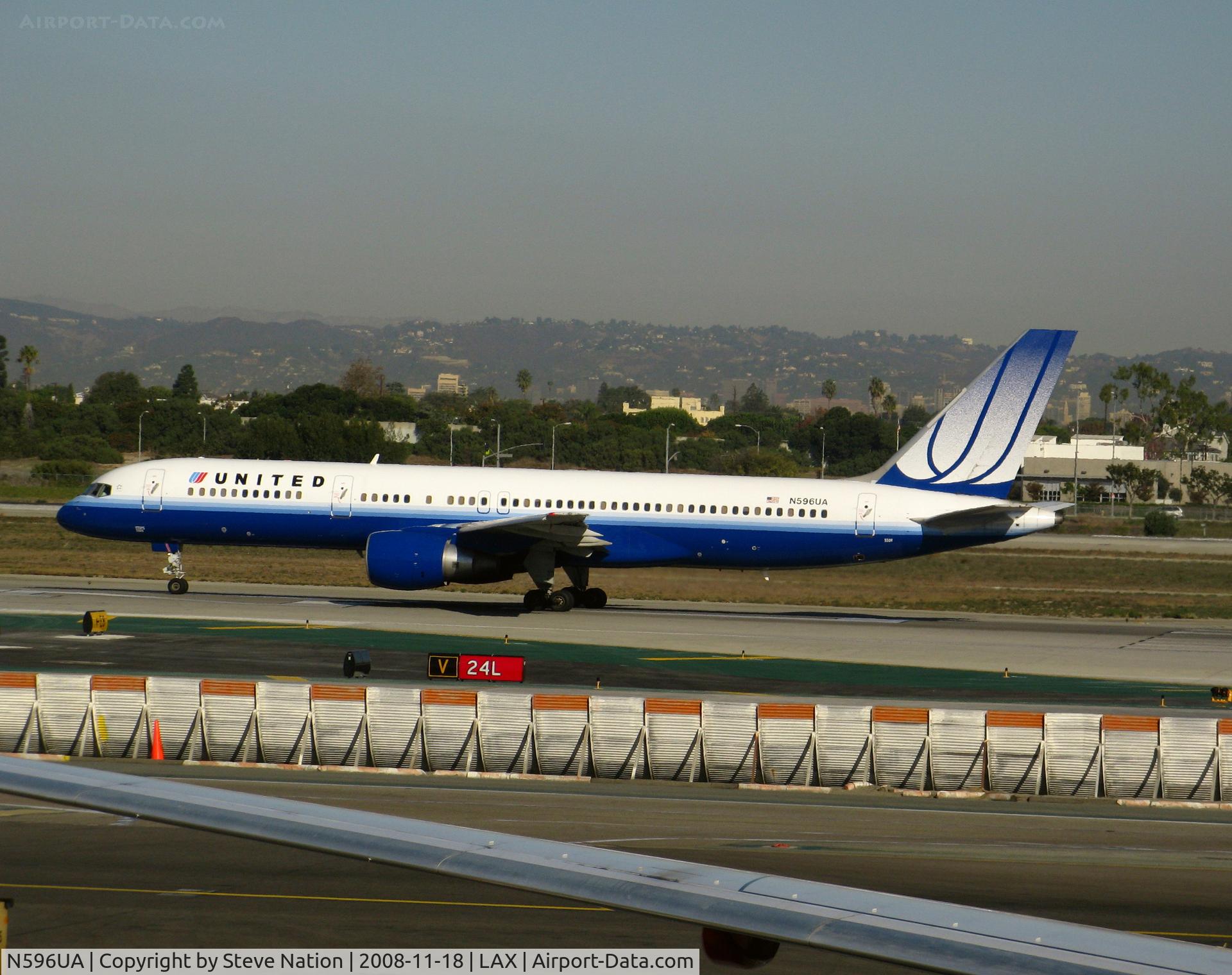 N596UA, 1998 Boeing 757-222 C/N 28749, United 1998 757-222 in latest colors rolling on Runway 24L