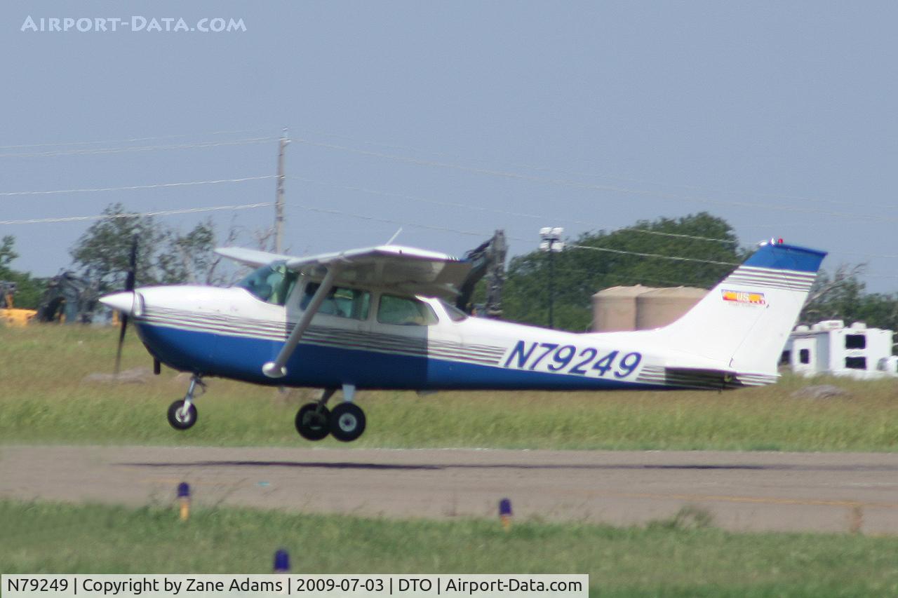 N79249, 1969 Cessna 172K Skyhawk C/N 17257997, At Denton Municipal (it's hot out there! )