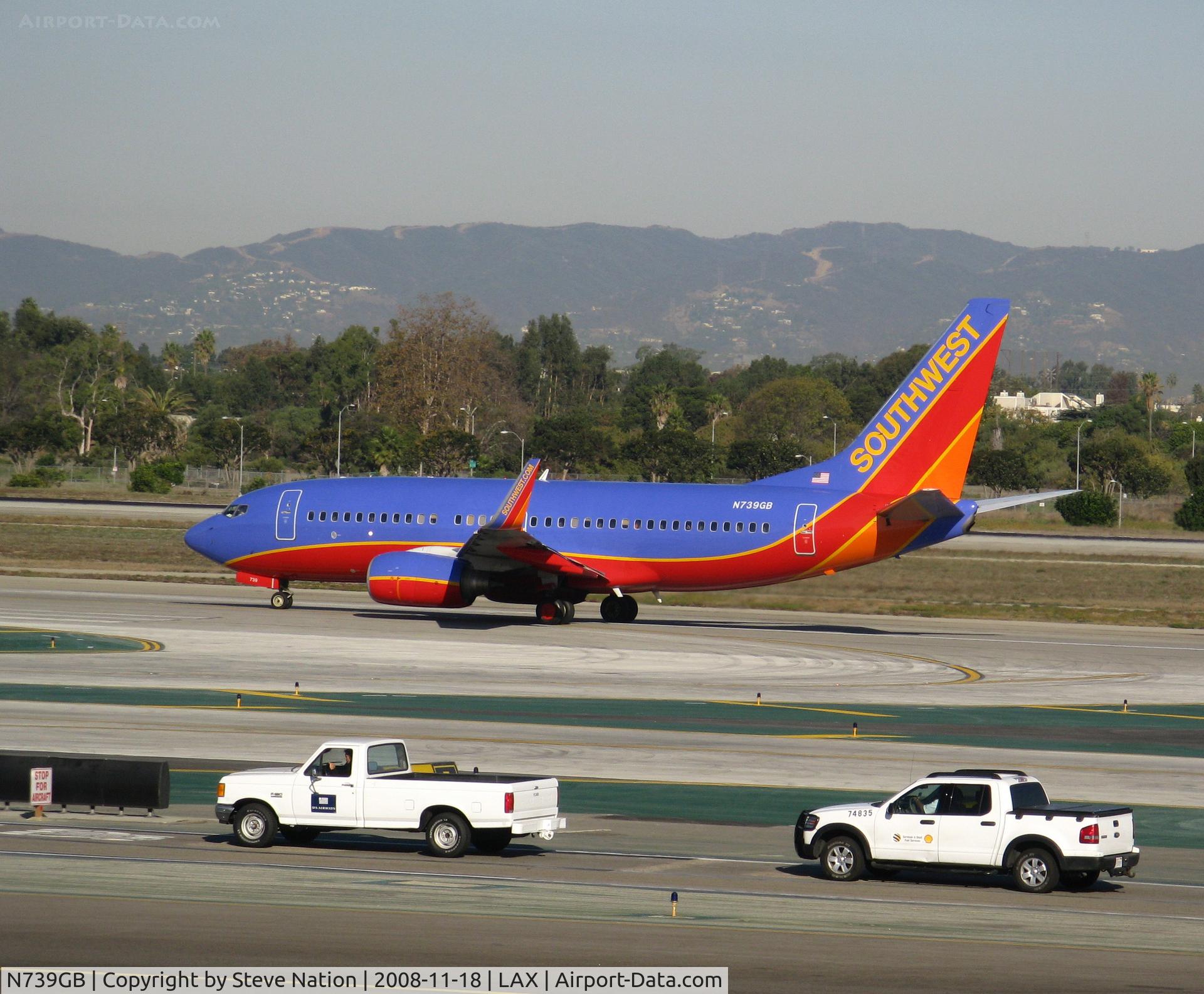 N739GB, 1998 Boeing 737-7H4 C/N 29275, 