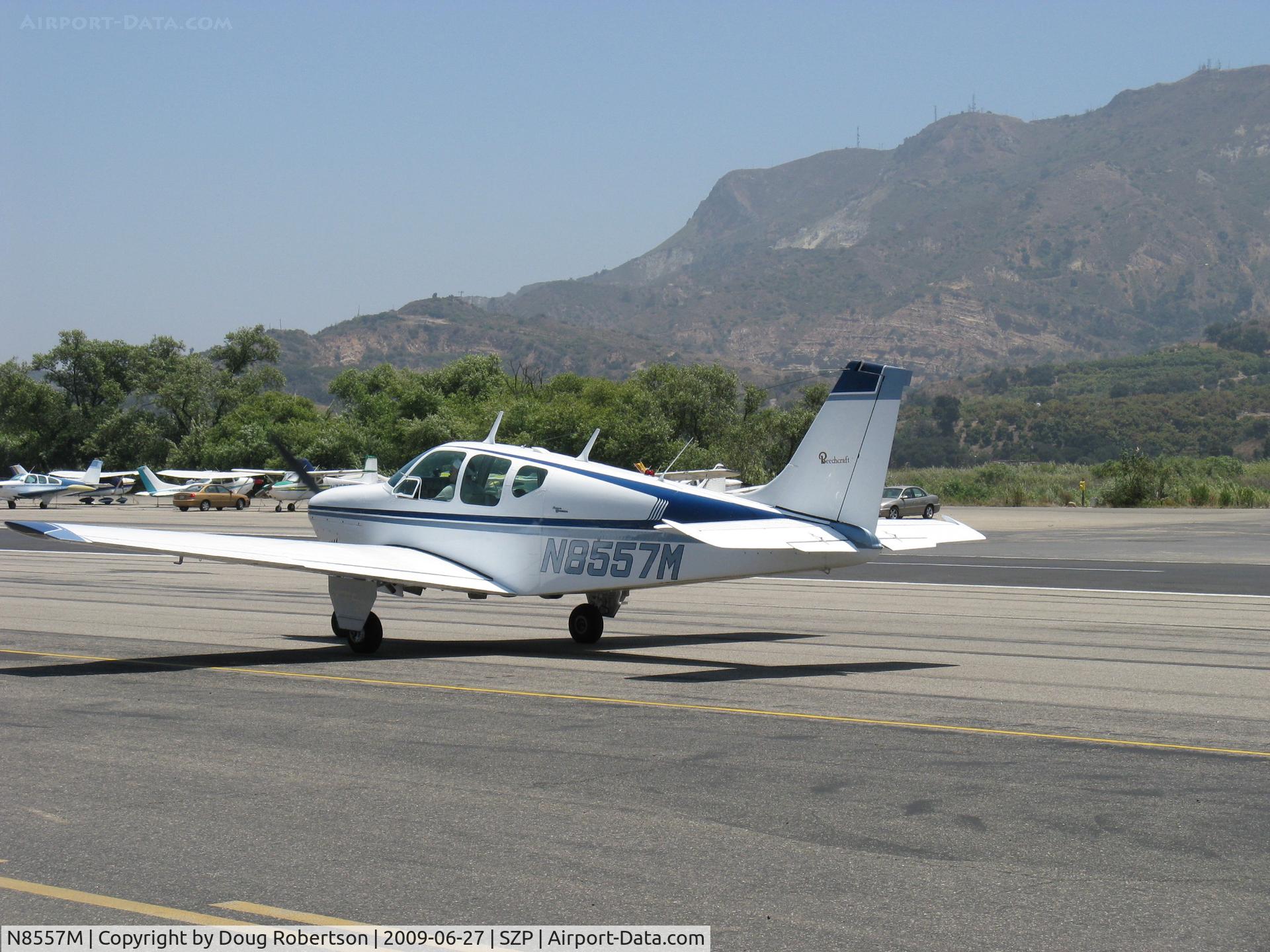 N8557M, 1963 Beech 35-B33 Debonair C/N CD-641, 1963 Beech 35 B33 DEBONAIR, Continental IO-470-K 225 Hp, taxi