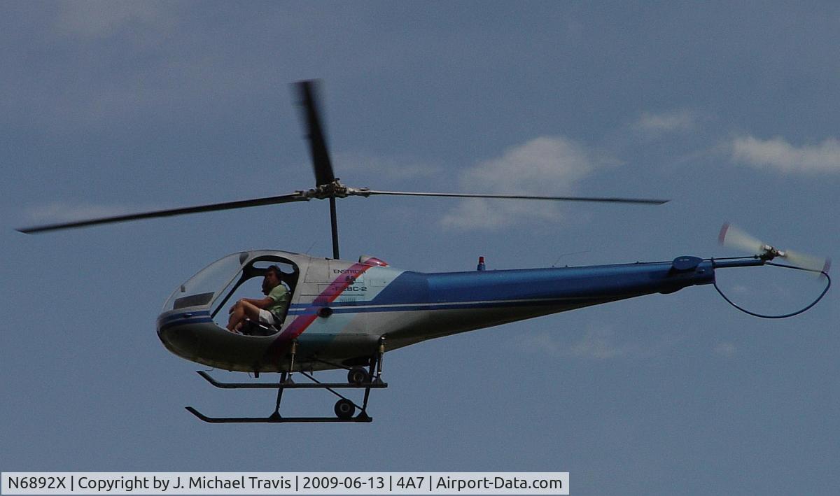 N6892X, Enstrom 280C Shark C/N 1060, N6892X (can't really see the N-number that well, sorry if it isn't 92X) at 4A7.