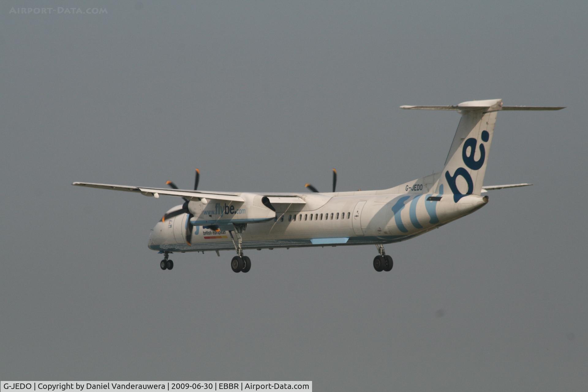 G-JEDO, 2003 De Havilland Canada DHC-8-402Q Dash 8 C/N 4079, several seconds before landing on rwy 25L
