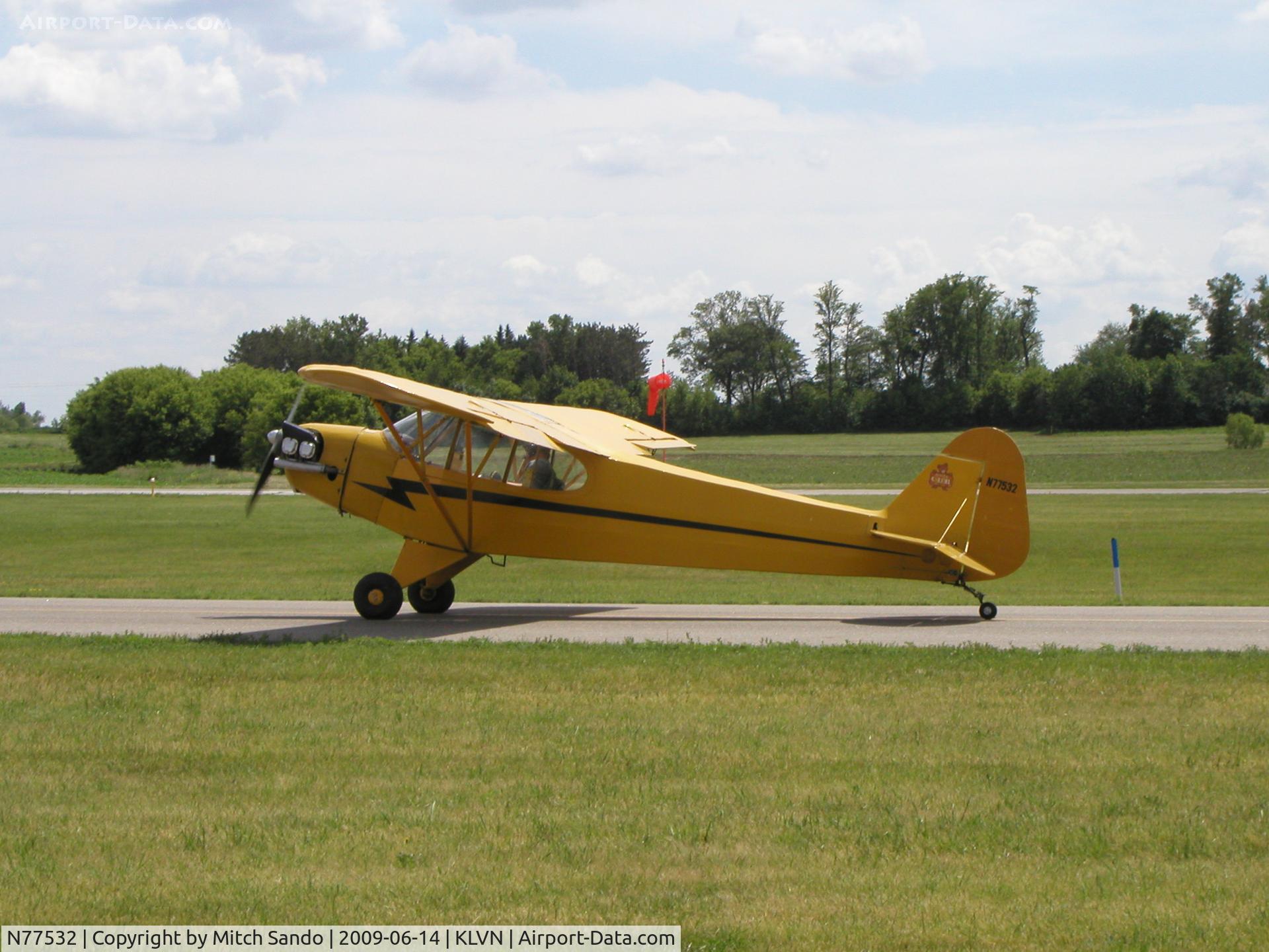 N77532, 1947 Piper J-3C Cub C/N 22037, Taxiing to the hangar.