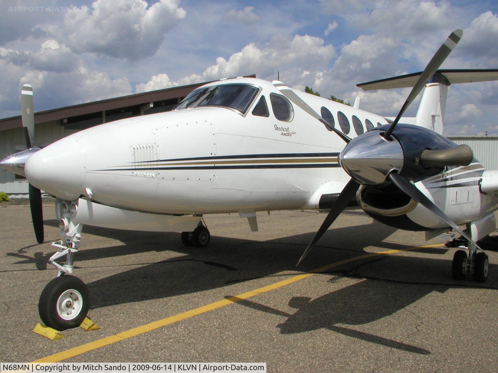 N68MN, 2000 Raytheon B200 King Air C/N BB-1704, Parked on the ramp at Airlake.