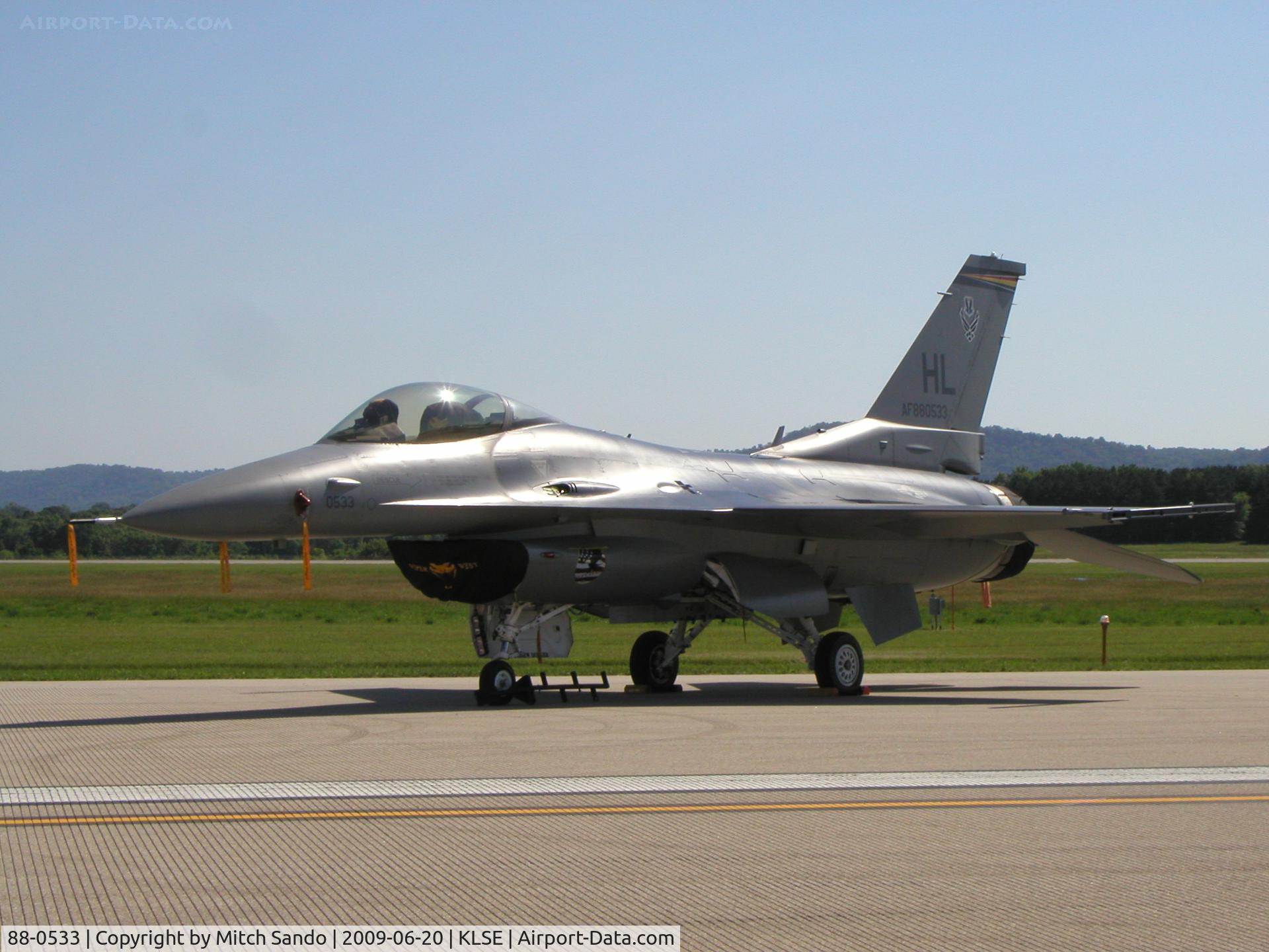 88-0533, 1988 General Dynamics F-16CG Night Falcon C/N 1C-135, Deke Slayton Airfest 2009.