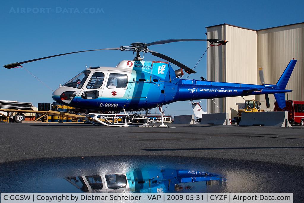 C-GGSW, 1992 Aérospatiale AS-350B-2 Ecureuil C/N 2675, Great Slave Helicopters AS350 - reflection