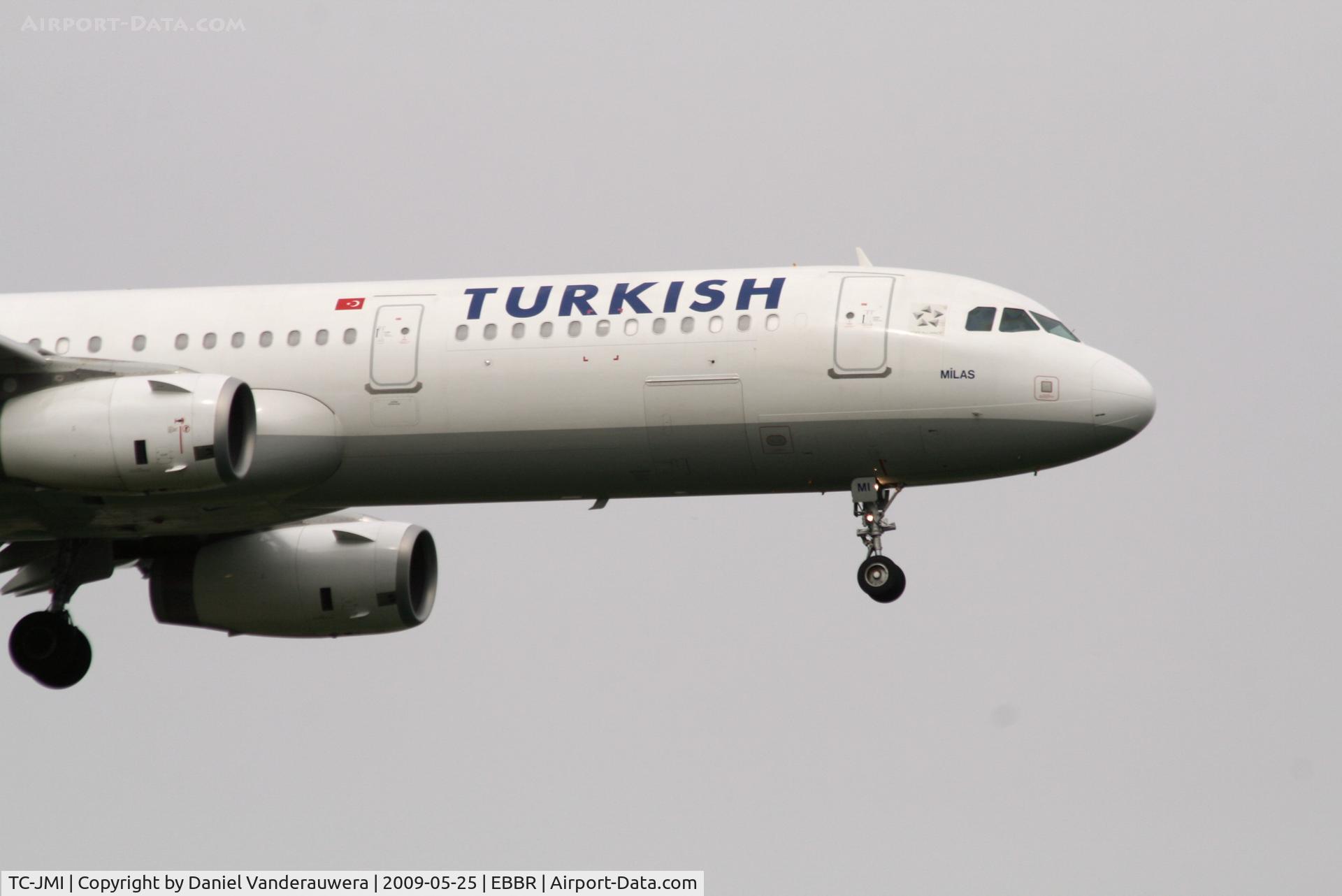 TC-JMI, 2008 Airbus A321-232 C/N 3673, flight TK1937 is descending to rwy 02