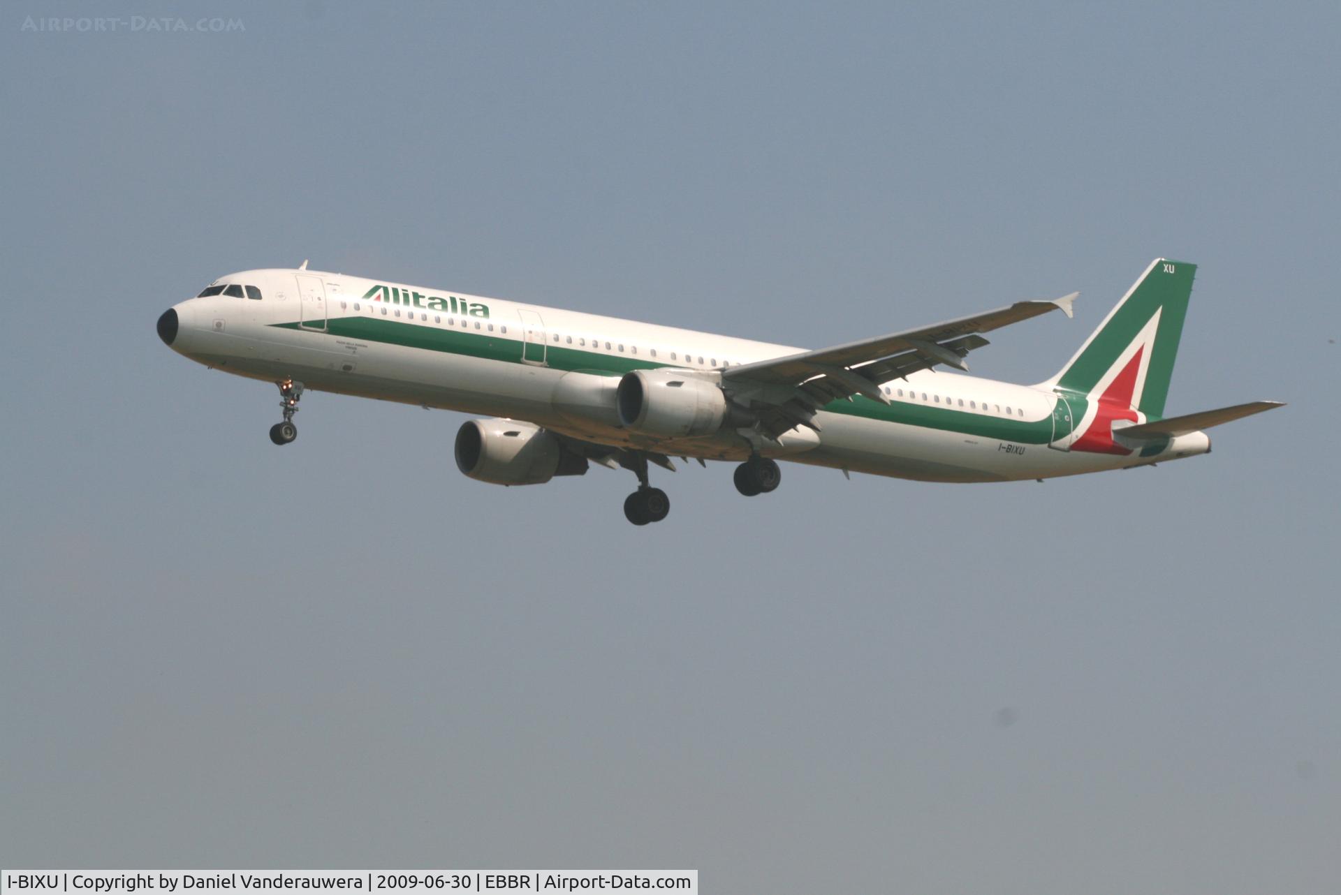 I-BIXU, 1993 Airbus A321-111 C/N 434, arrival of flight AZ156 to rwy 25L