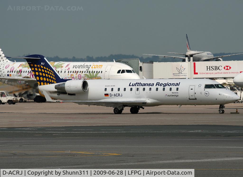 D-ACRJ, 2003 Canadair CRJ-200ER (CL-600-2B19) C/N 7864, Arriving to his gate...
