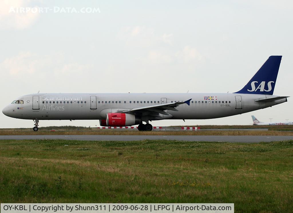 OY-KBL, 2001 Airbus A321-232 C/N 1619, Taxiing for departure...