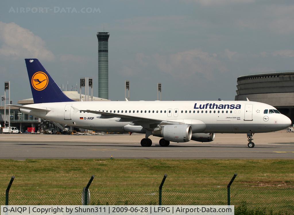D-AIQP, 1992 Airbus A320-211 C/N 346, Taxiing to his gate...