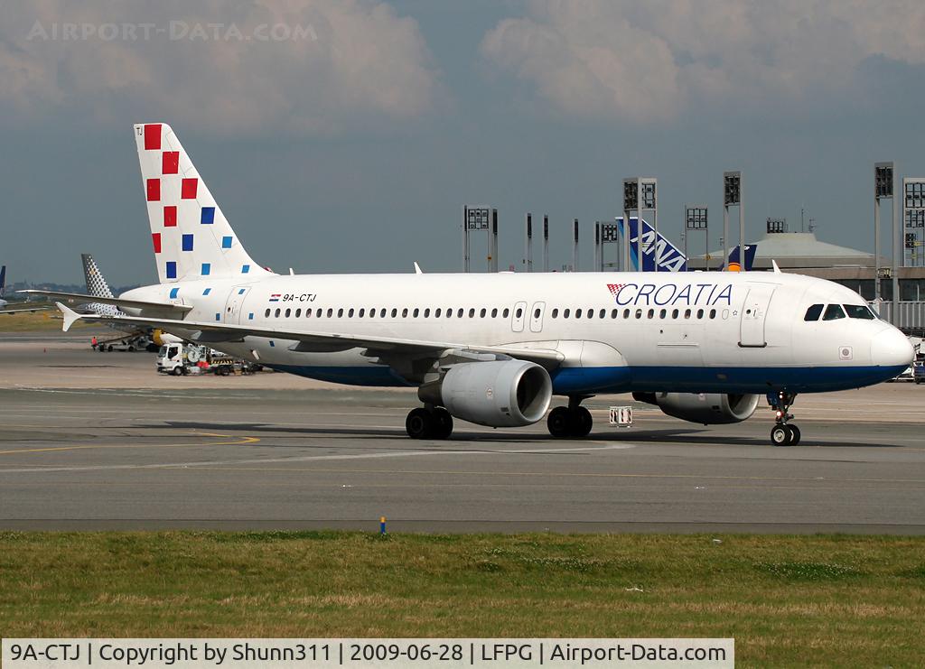 9A-CTJ, 1999 Airbus A320-214 C/N 1009, Taxiing for departure...