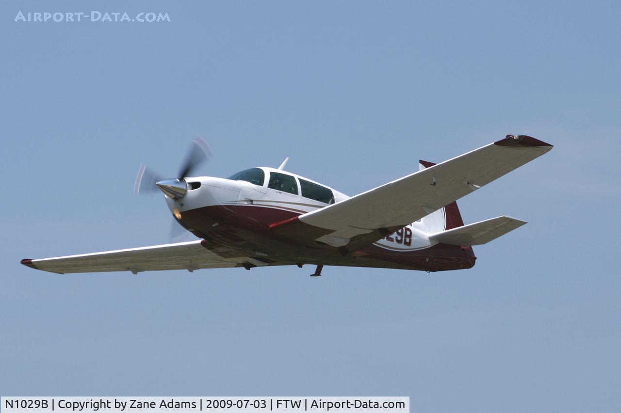 N1029B, 1982 Mooney M20J 201 C/N 24-1336, At Hicks Field