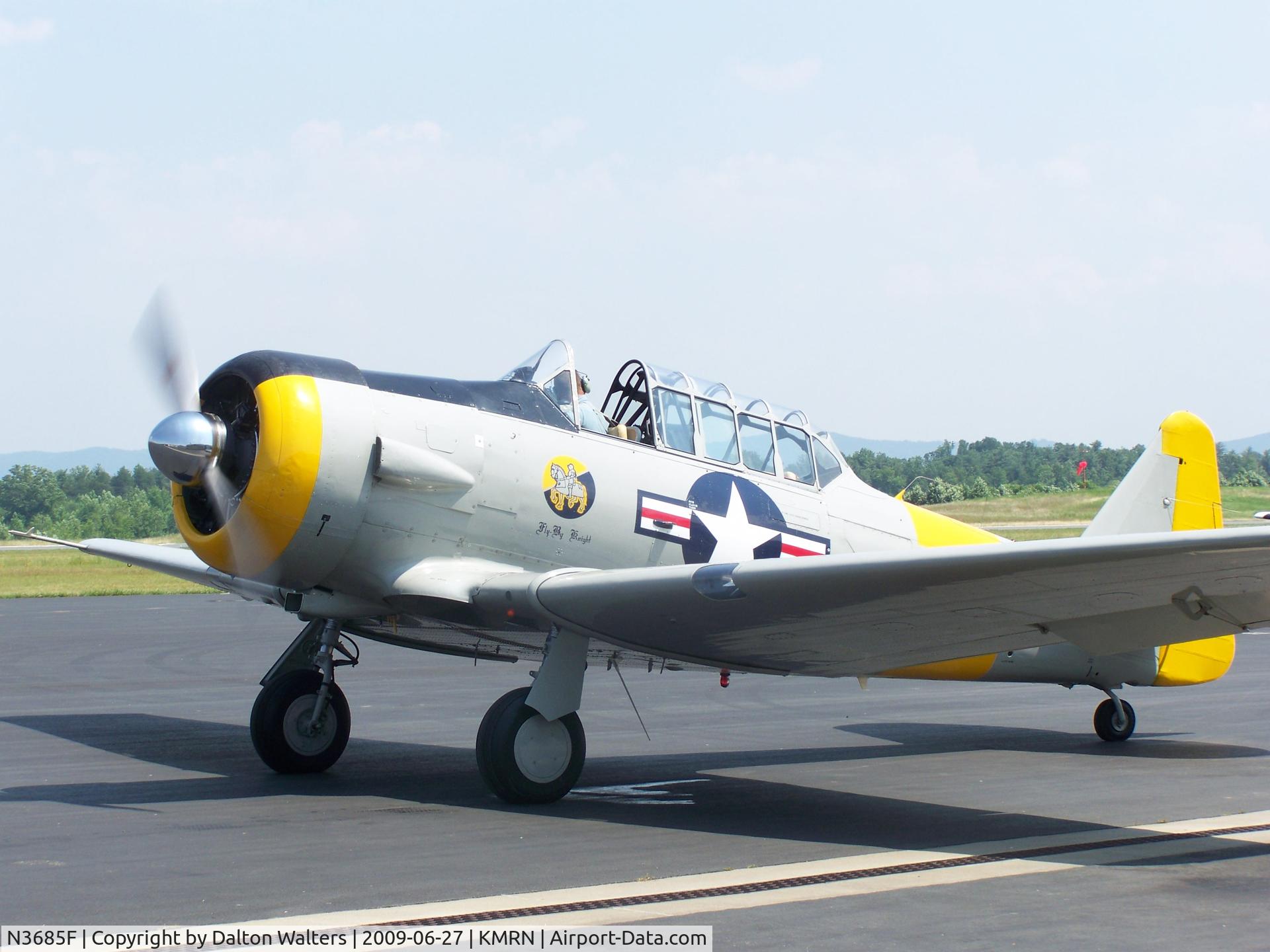 N3685F, 1944 North American SNJ-5 Texan C/N 88-16183, Preparing to leave Morganton