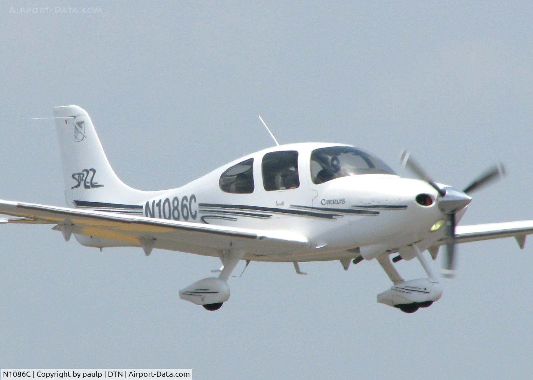 N1086C, 2003 Cirrus SR22 C/N 0462, Landing at Downtown Shreveport.