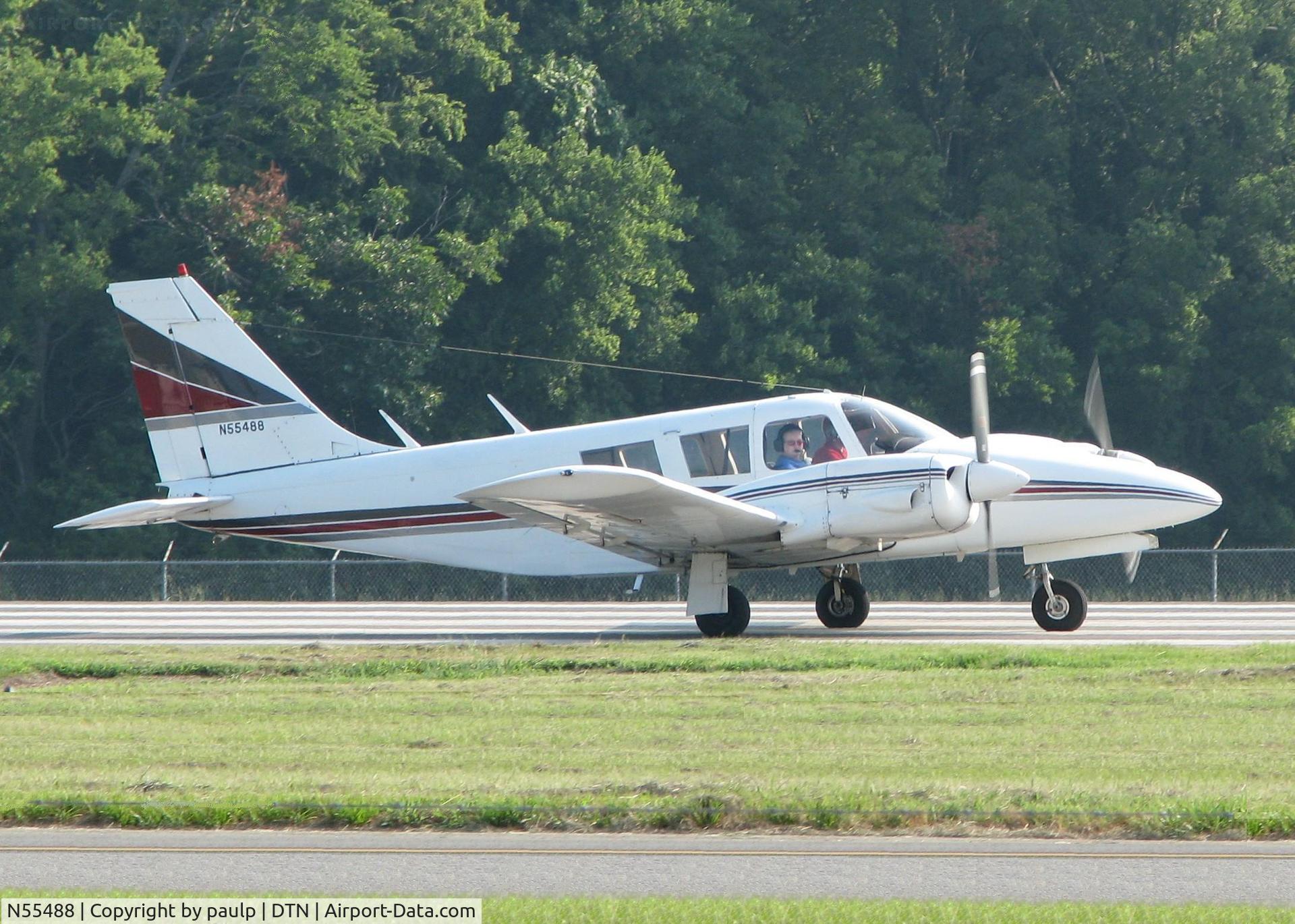N55488, 1973 Piper PA-34-200 C/N 34-7350221, Starting to roll for take off on runway 14 at the Shreveport Downtown airport.