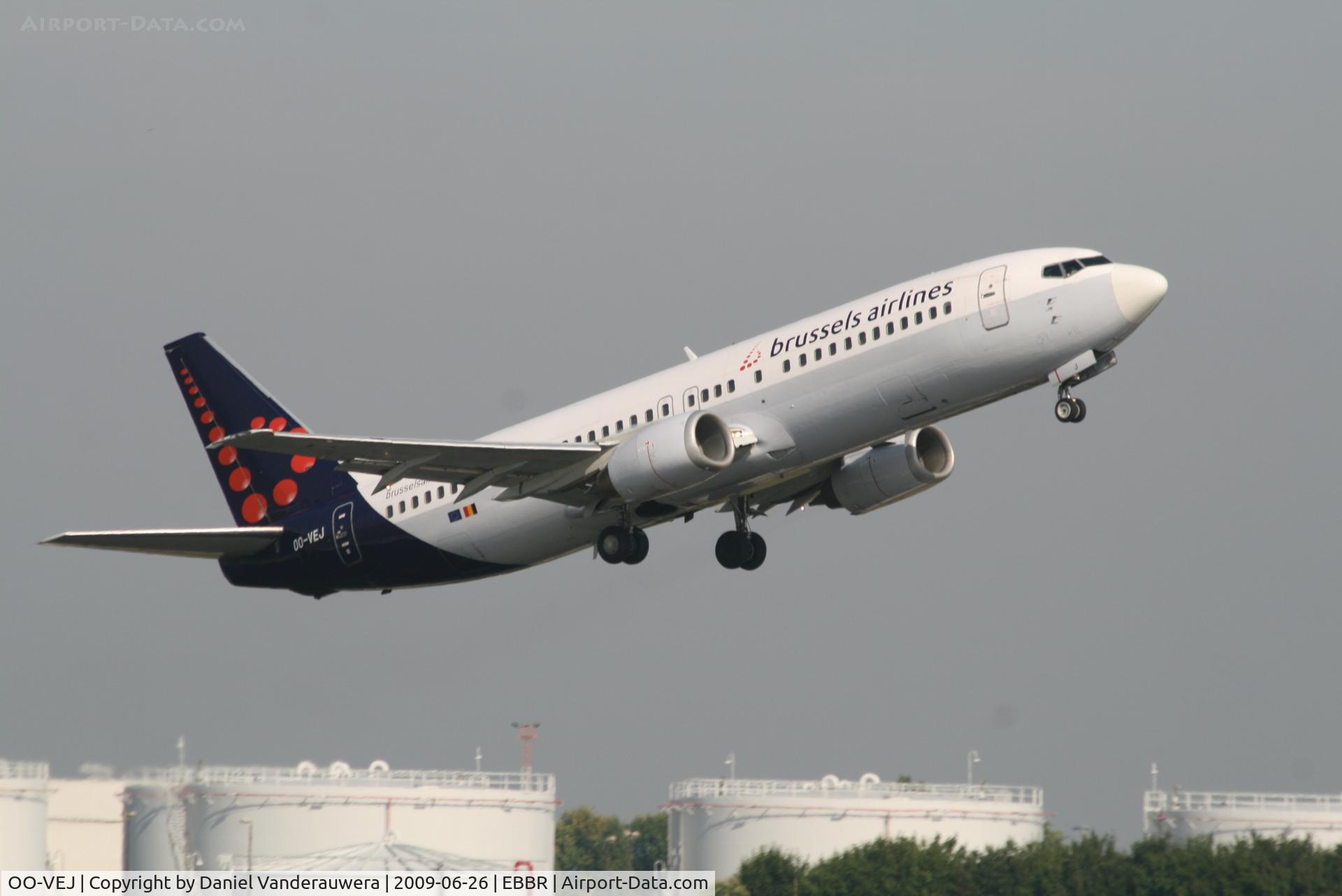 OO-VEJ, 1989 Boeing 737-405 C/N 24271, Flight SN2281 is taking off from rwy 07R