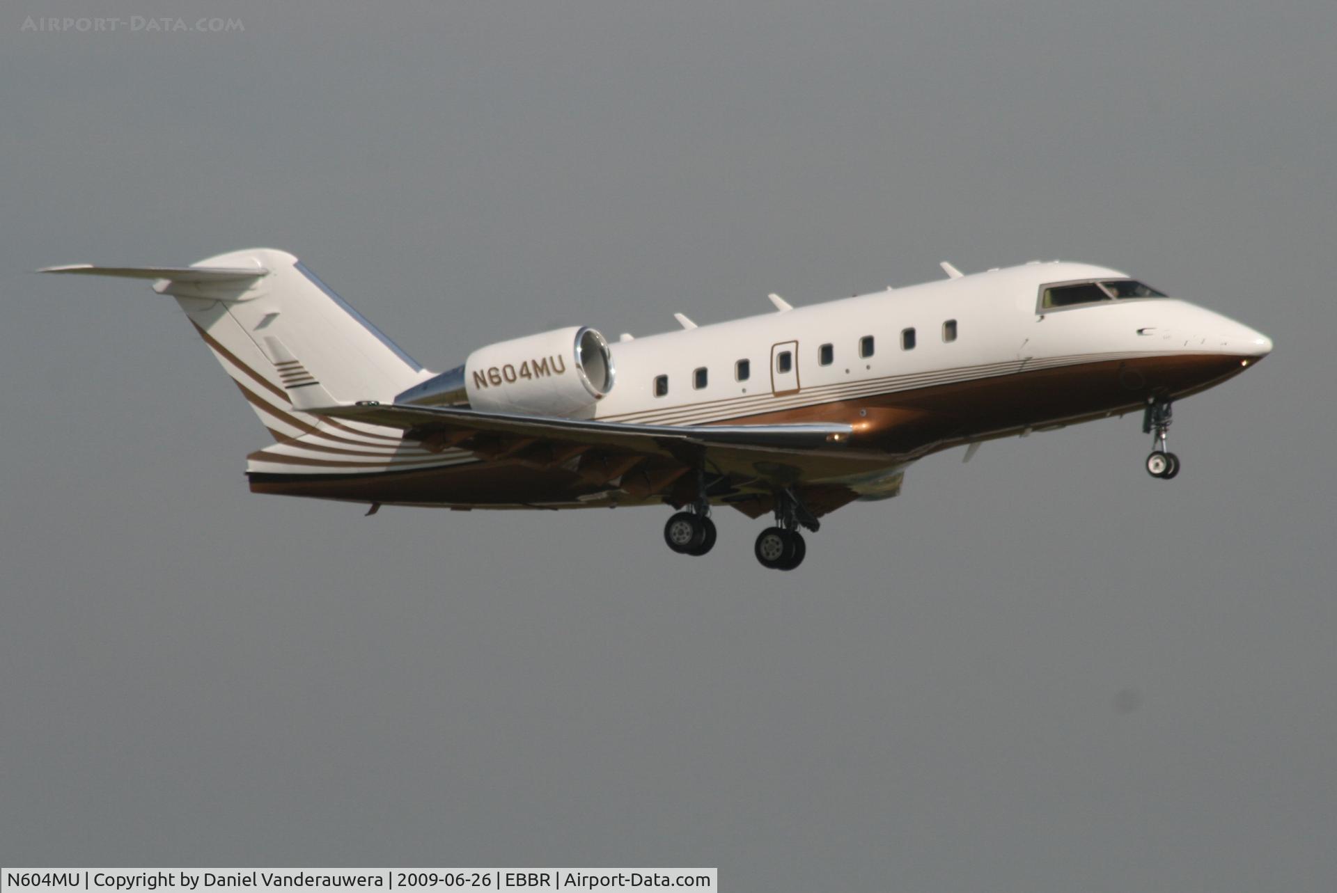 N604MU, 1999 Bombardier Challenger 604 (CL-600-2B16) C/N 5406, taking off from rwy 07R