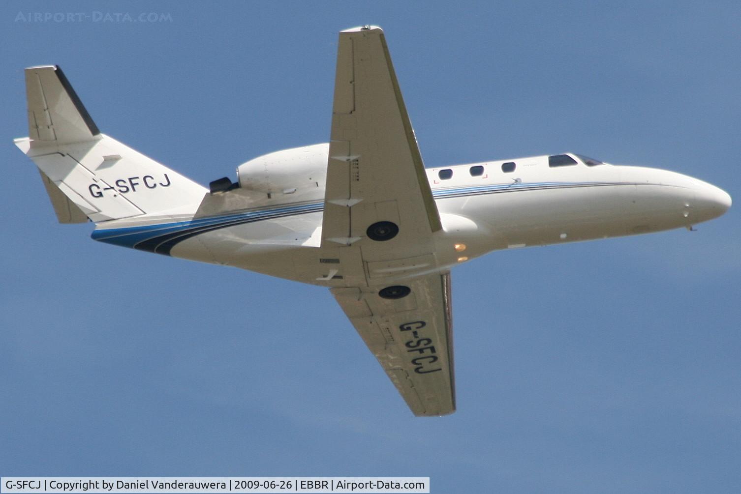 G-SFCJ, 1998 Cessna 525 CitationJet CJ1 C/N 525-0245, taking off from rwy 07R