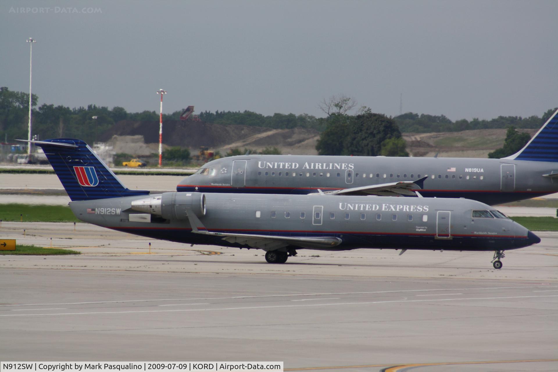 N912SW, 2001 Bombardier CRJ-200LR (CL-600-2B19) C/N 7595, CL-600-2B19