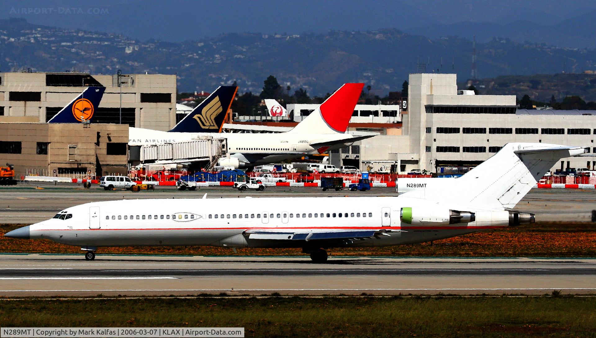 N289MT, 1981 Boeing 727-223 C/N 22467, N289MT, 727-223 on RWY 25L KLAX