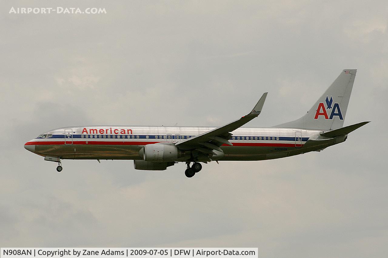 N908AN, 1999 Boeing 737-823 C/N 29510, American Airlines landing at DFW