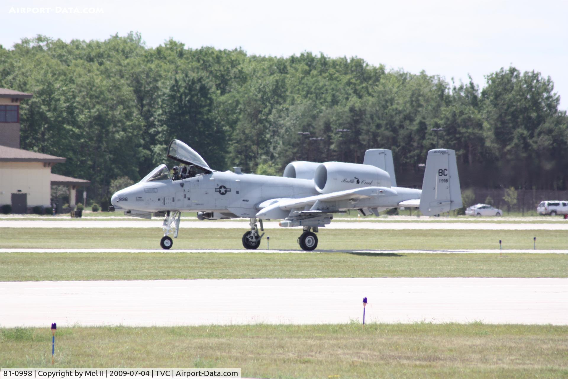 81-0998, 1980 Fairchild Republic A-10A Thunderbolt II C/N A10-0693, From The 110th Fighter Wing, Battle Creek ANGB, Taxi To USCG Hangar