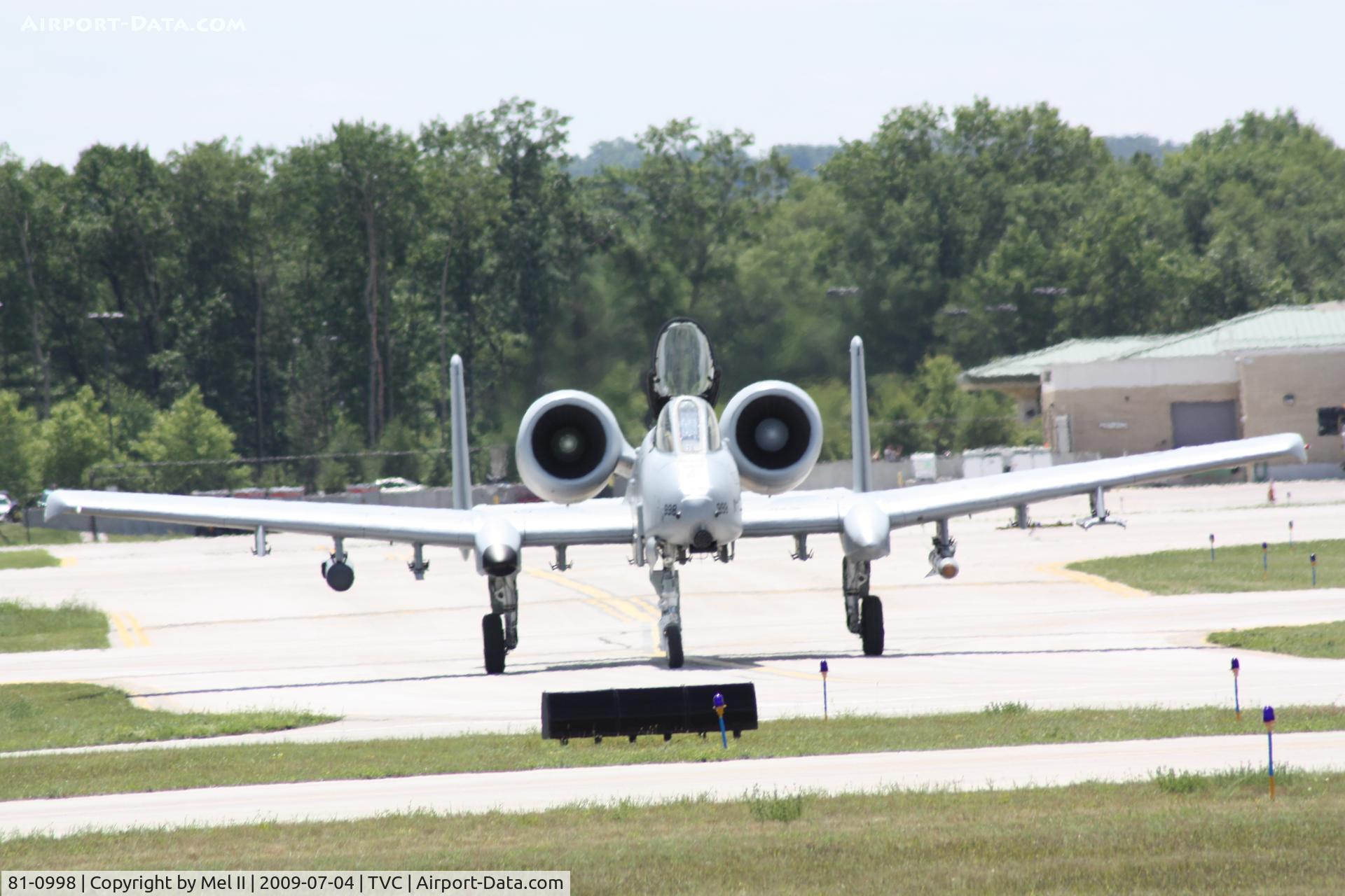 81-0998, 1980 Fairchild Republic A-10A Thunderbolt II C/N A10-0693, From The 110th Fighter Wing, Battle Creek ANGB, Taxi To USCG Hangar