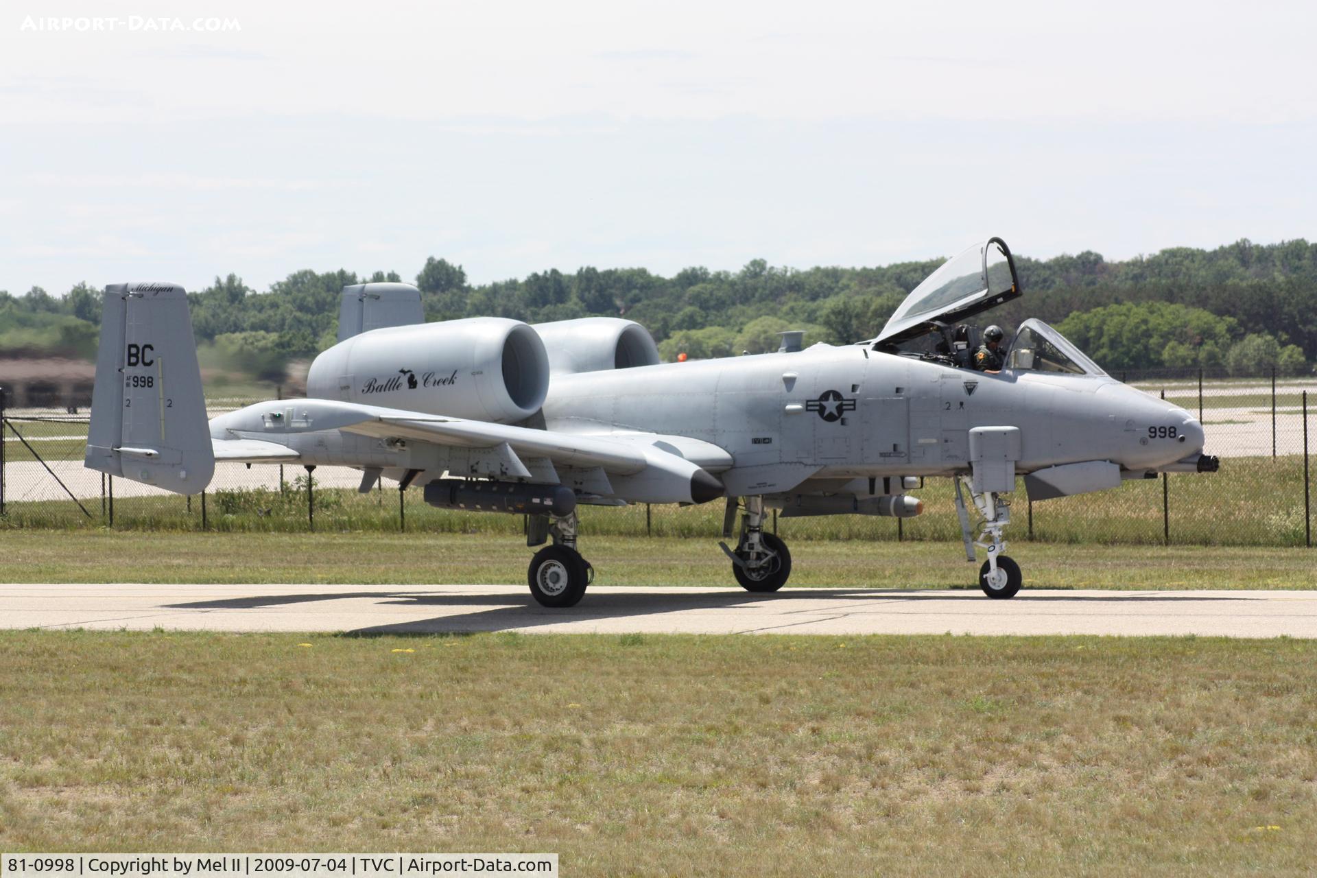 81-0998, 1980 Fairchild Republic A-10A Thunderbolt II C/N A10-0693, From The 110th Fighter Wing, Battle Creek ANGB, Taxi To USCG Hangar