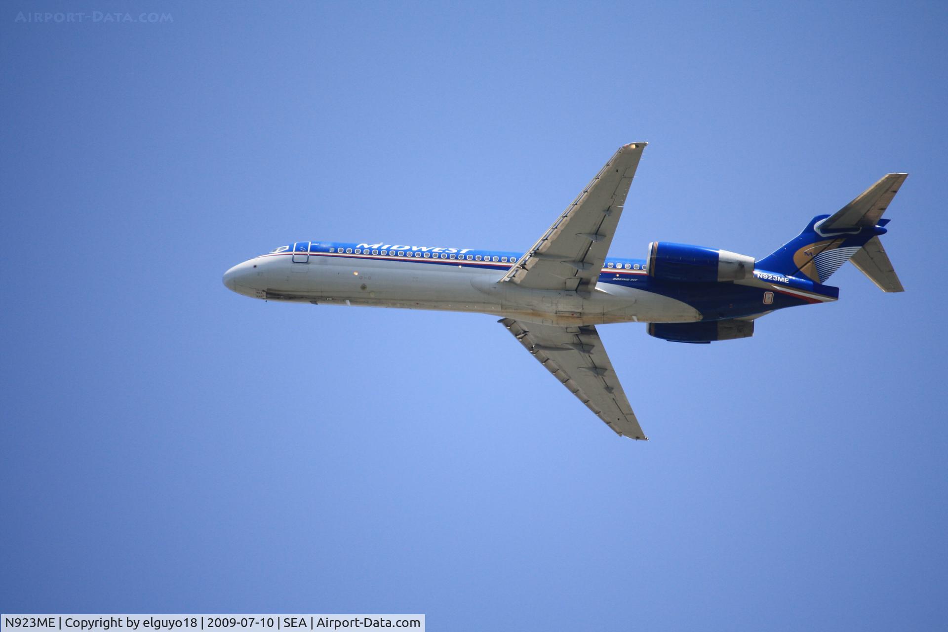 N923ME, 2005 Boeing 717-2BL C/N 55185, LEAVING SEATTLE