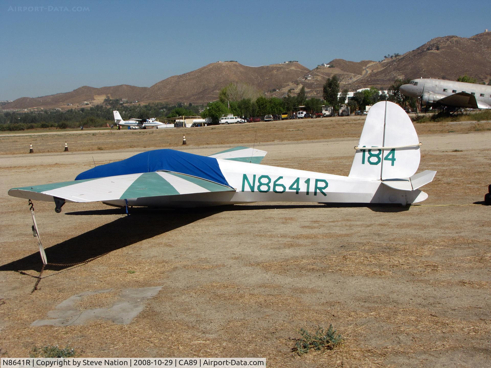 N8641R, 1962 Schweizer SGS 1-26B C/N 184, 1970 Schweizer SGS 1-34 w/sun screen @ Skylark Airport (sod strip), Lake Elsinore, CA