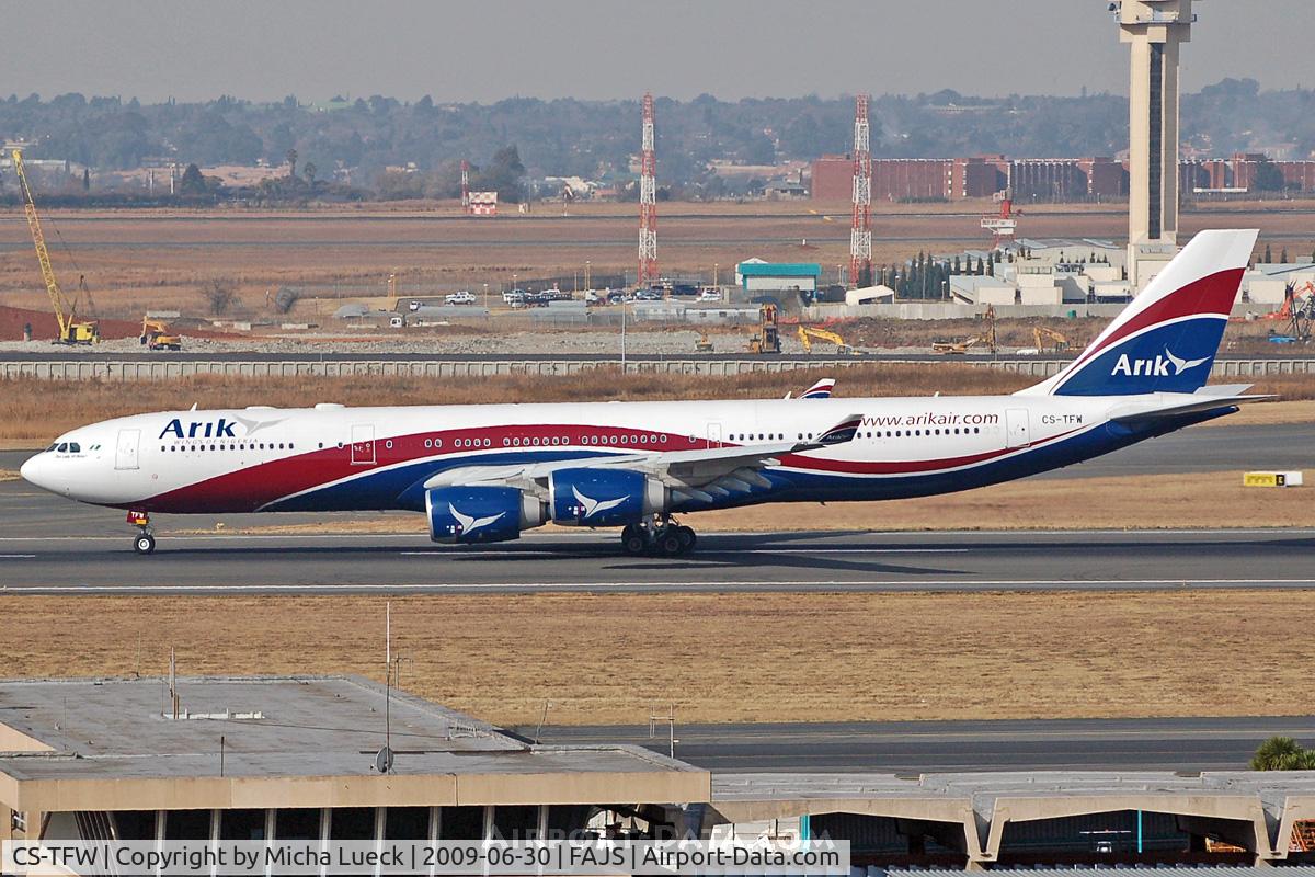 CS-TFW, 2008 Airbus A340-542 C/N 910, At Jo'burg