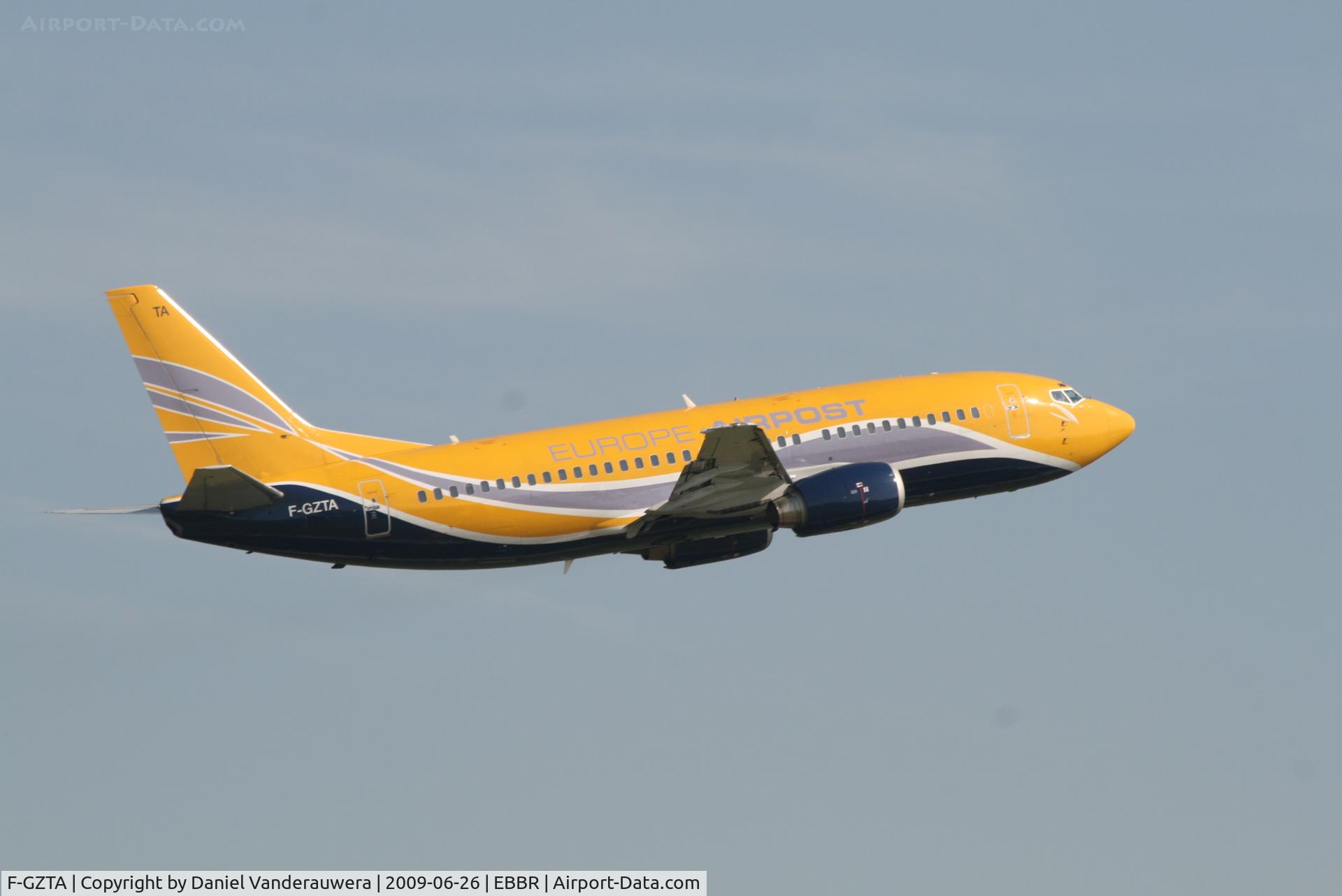F-GZTA, 1998 Boeing 737-33V(QC) C/N 29333/3084, Flight SN3631 is taking off from rwy 07R