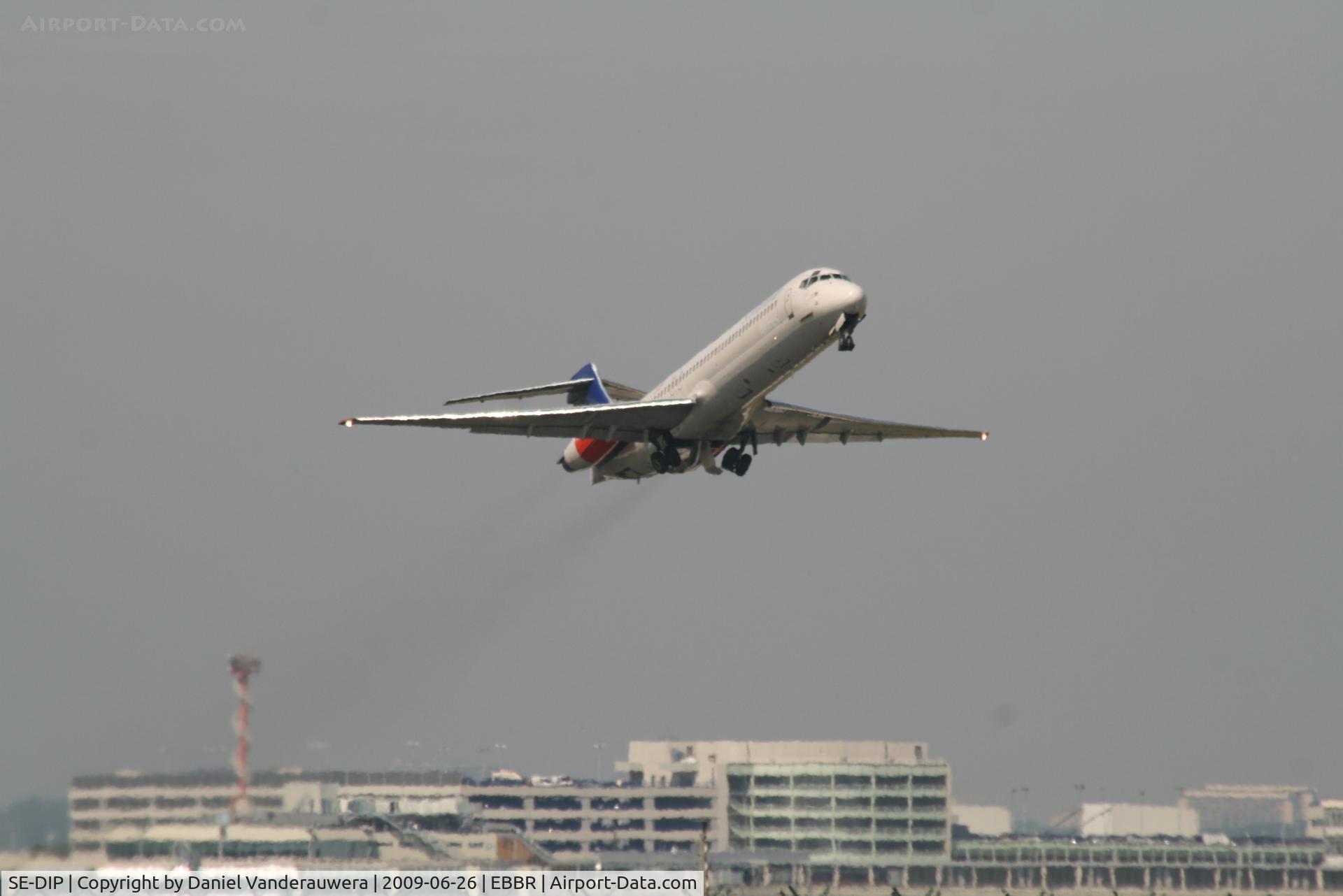 SE-DIP, 1991 McDonnell Douglas MD-87 (DC-9-87) C/N 53010, Flight SK594 is taking off from rwy 07R