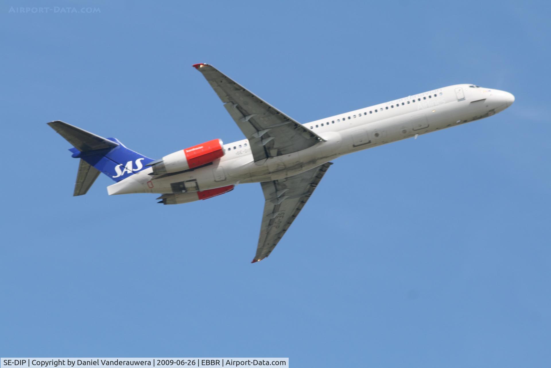 SE-DIP, 1991 McDonnell Douglas MD-87 (DC-9-87) C/N 53010, Flight SK594 is taking off from rwy 07R