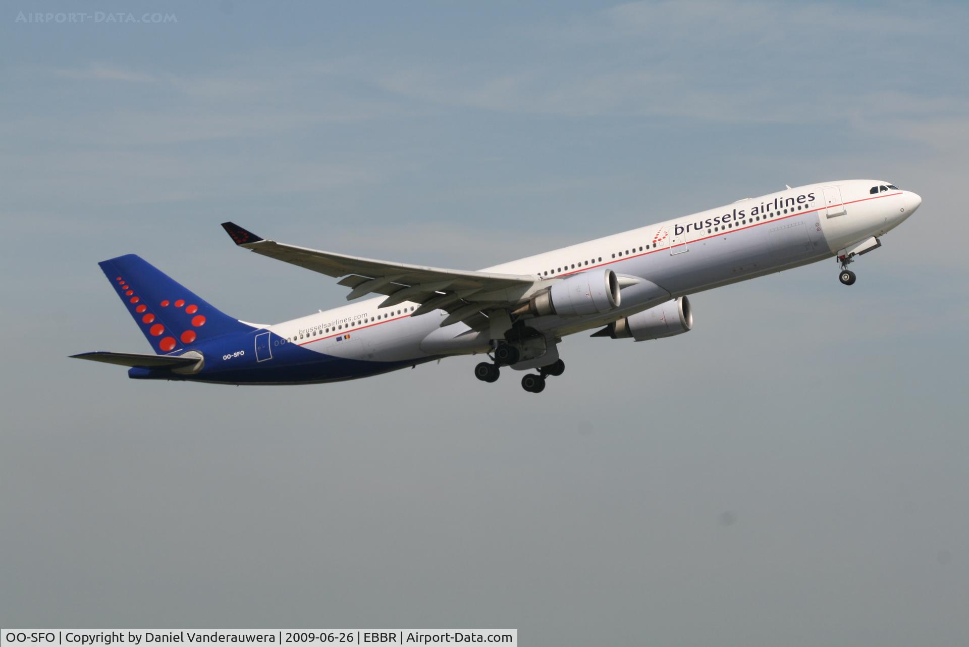 OO-SFO, 1994 Airbus A330-301 C/N 045, Flight SN453 is taking off from rwy 07R