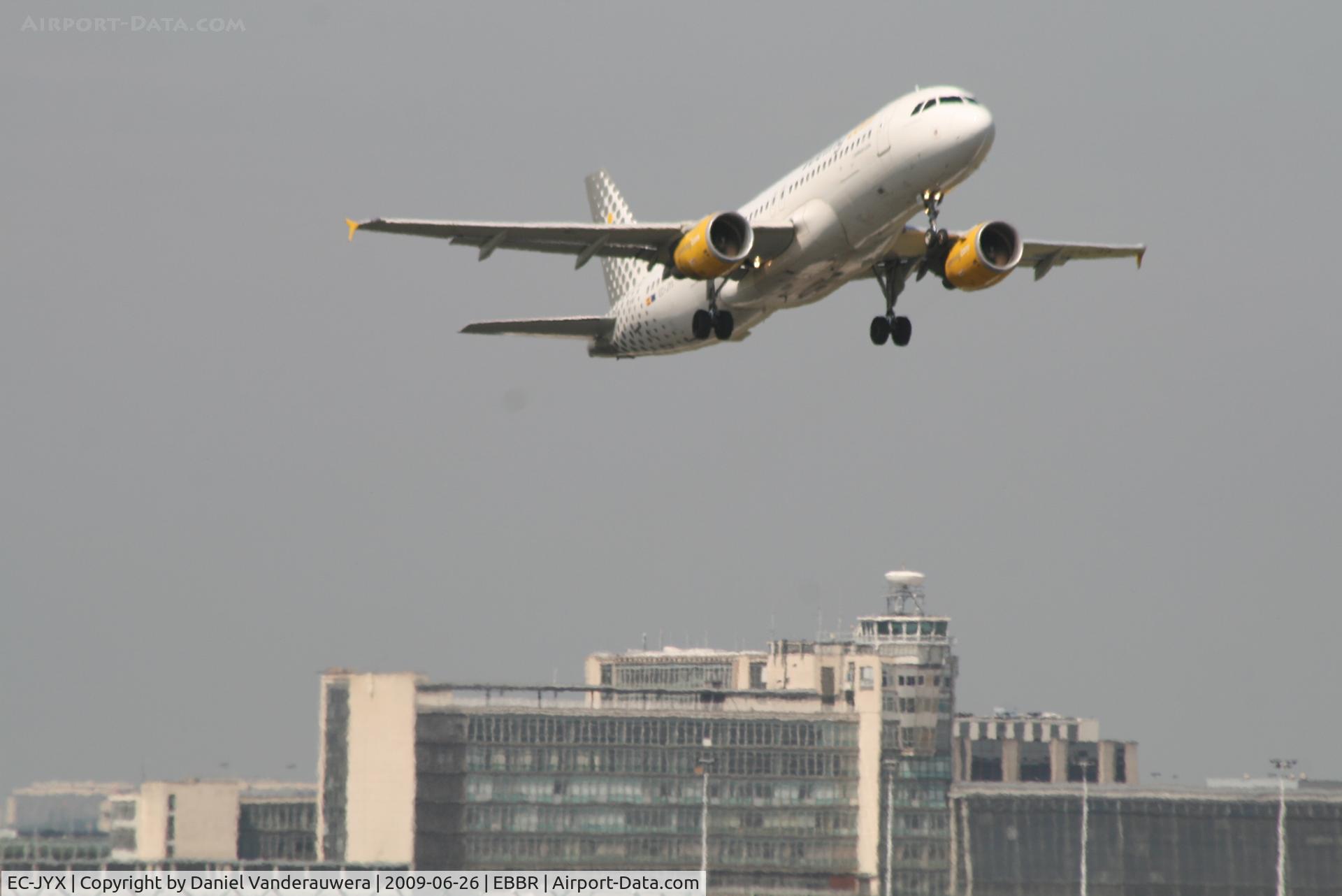 EC-JYX, 2006 Airbus A320-214 C/N 2962, Flight VY7061 is taking off from rwy 07R