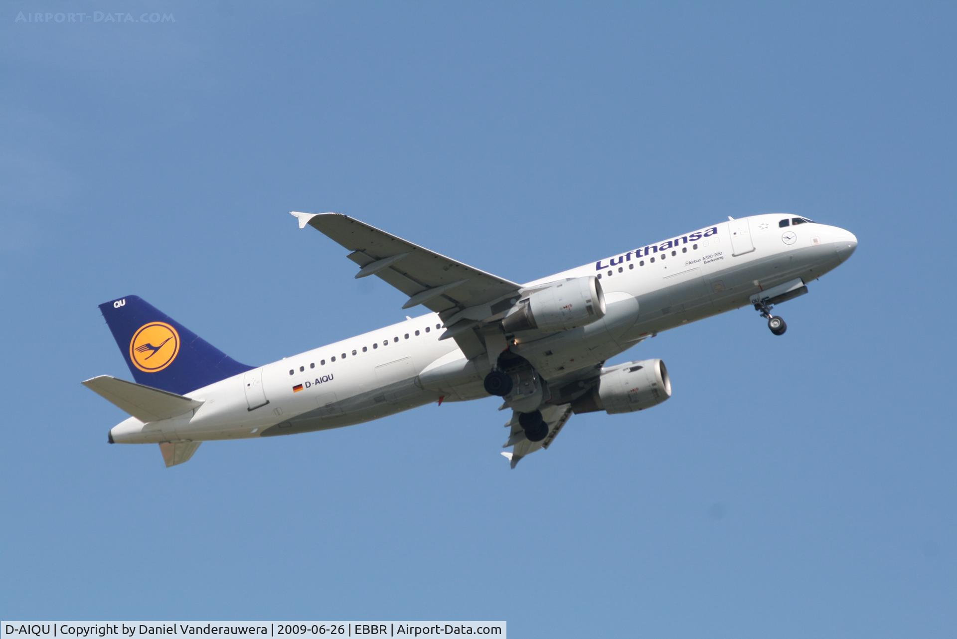 D-AIQU, 2000 Airbus A320-211 C/N 1365, Flight LH4573 is taking off from rwy 07R