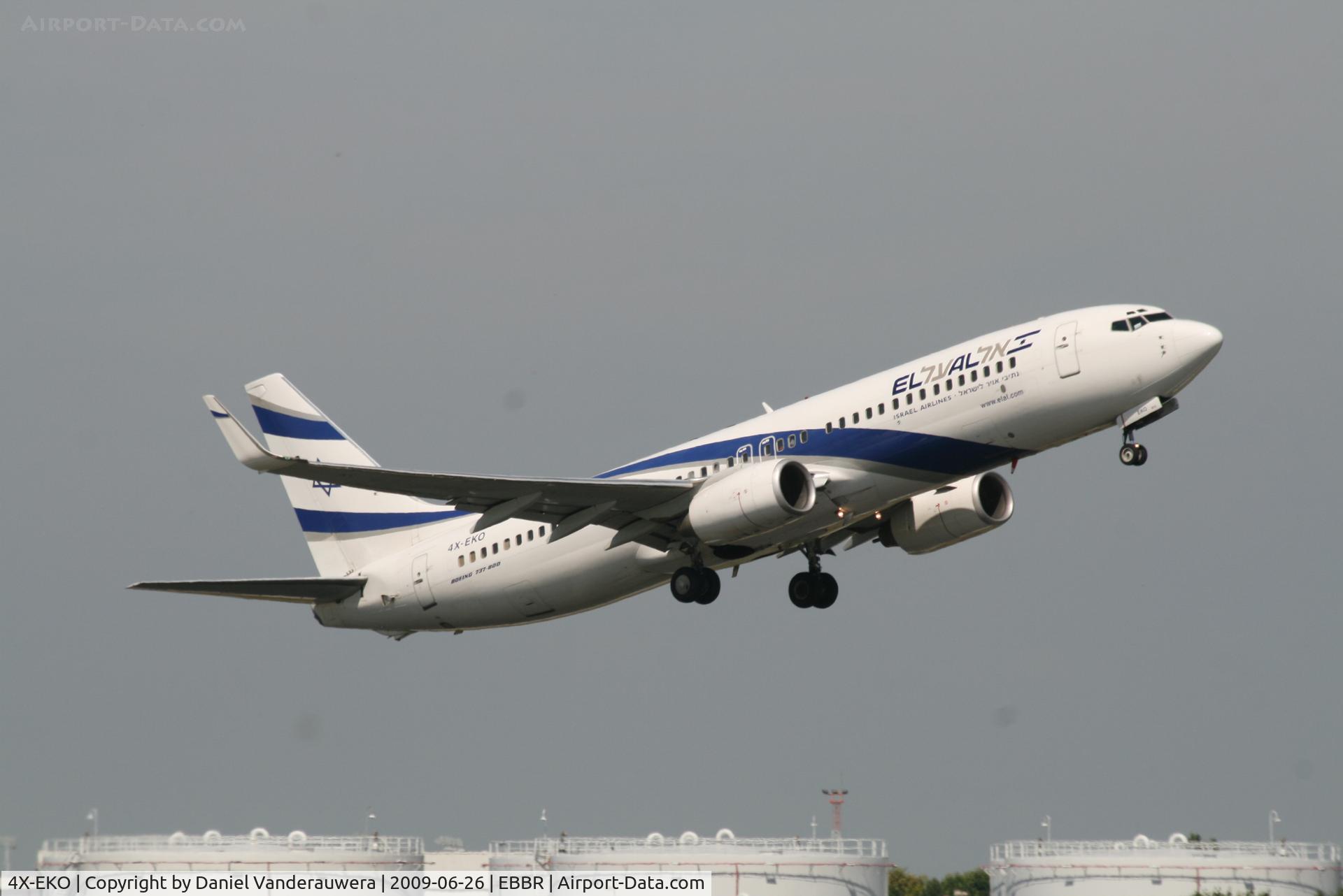 4X-EKO, 2003 Boeing 737-86Q C/N 30287, Flight LY334 is taking off from rwy 07R