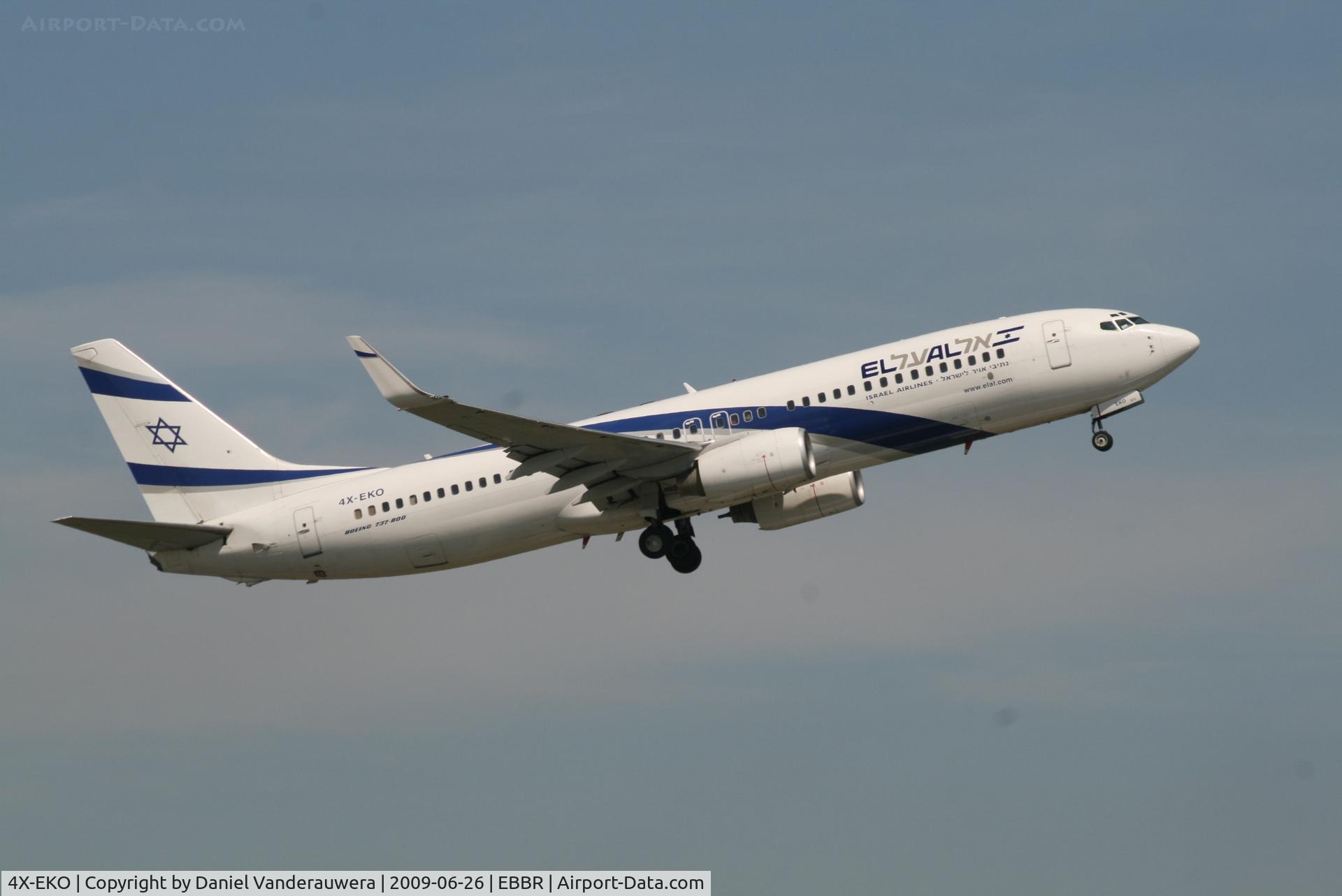 4X-EKO, 2003 Boeing 737-86Q C/N 30287, Flight LY334 is taking off from rwy 07R