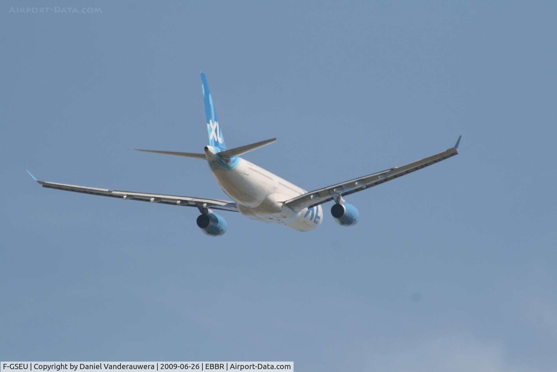 F-GSEU, 2004 Airbus A330-243 C/N 635, Flight XLF016 is taking off from rwy 07R - flying to Cancun