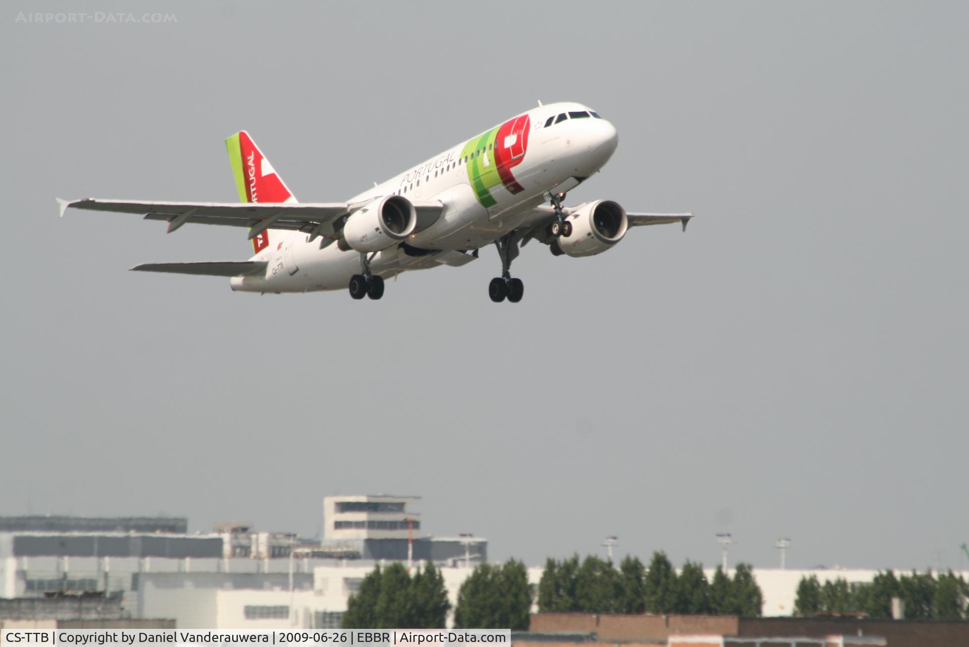CS-TTB, 1997 Airbus A319-111 C/N 755, Flight TP605 is taking off from rwy 07R