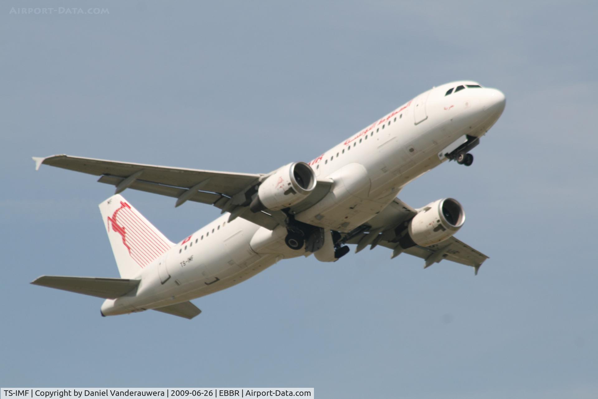 TS-IMF, 1992 Airbus A320-211 C/N 0370, Flight TU789  is taking off from rwy 07R