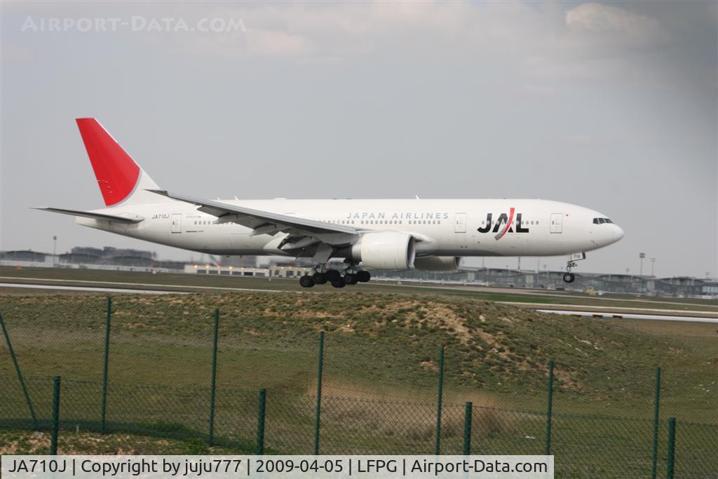 JA710J, 2005 Boeing 777-246/ER C/N 33395, on landing at CDG