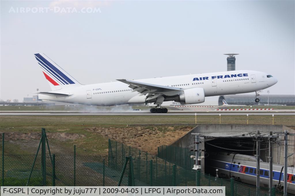 F-GSPL, 2000 Boeing 777-228/ER C/N 30457, on landing at CDG