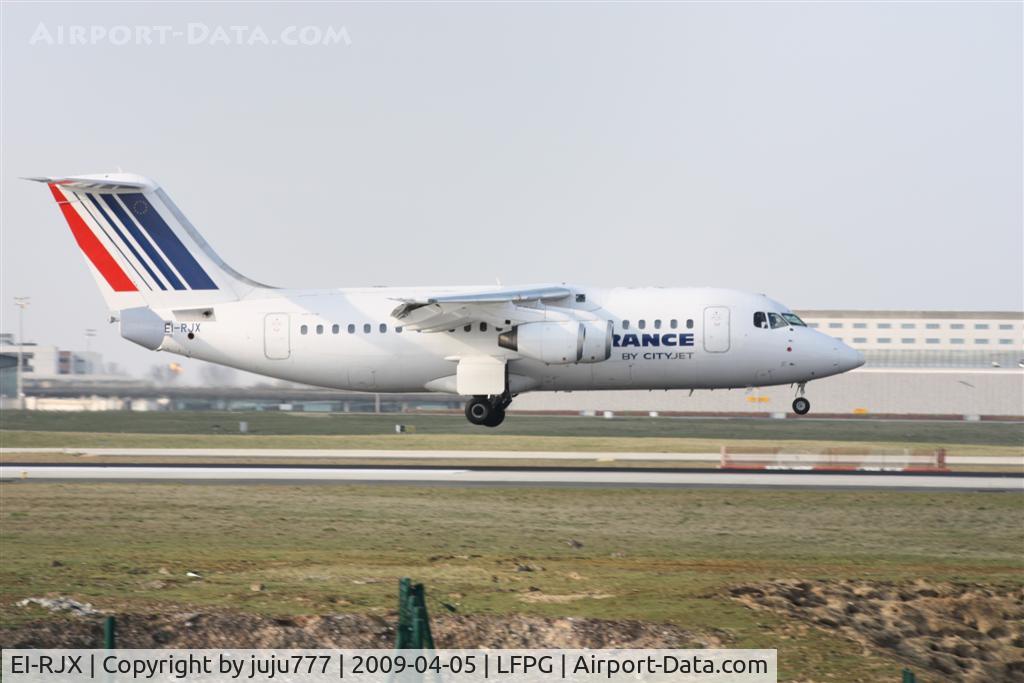 EI-RJX, 2000 BAe Systems Avro 146-RJ85A C/N E.2372, on landing at CDG