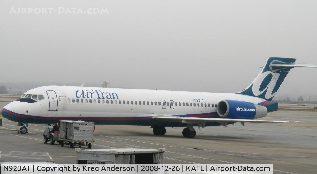 N923AT, 2005 Boeing 717-200 C/N 55051, Miserable day at ATL